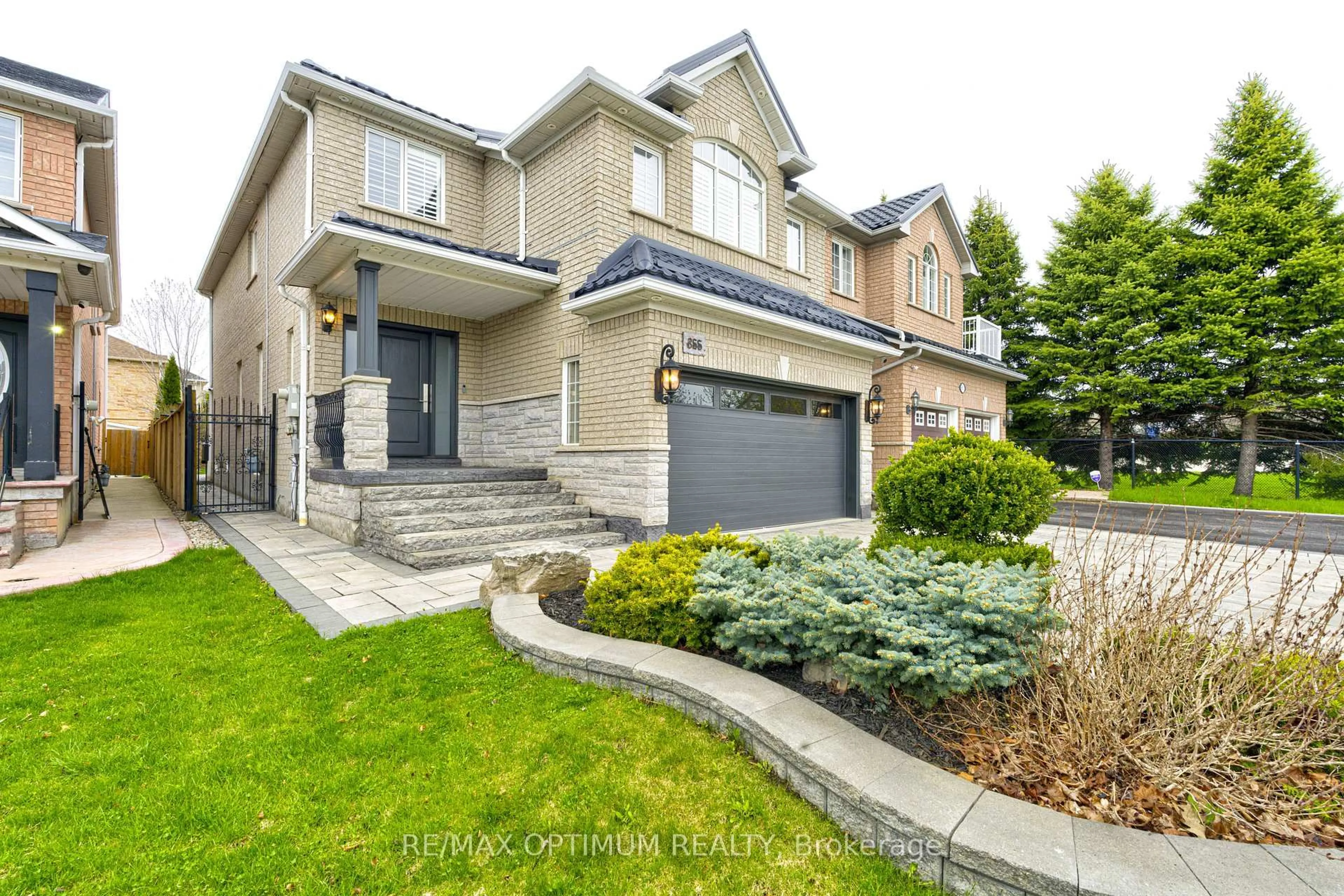 Home with brick exterior material, street for 855 Knotty Pine Grve, Mississauga Ontario L5W 1K2