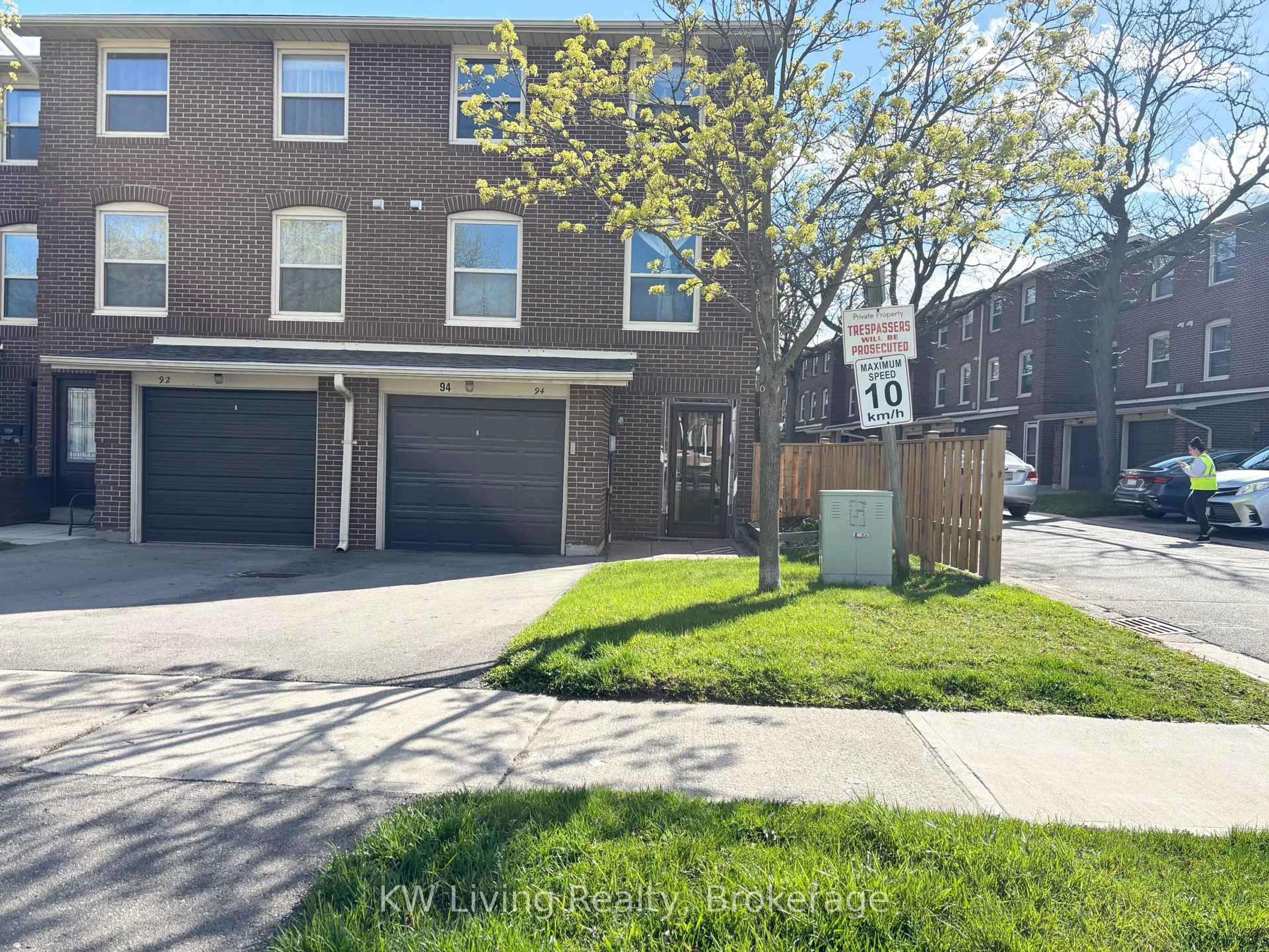 A pic from outside/outdoor area/front of a property/back of a property/a pic from drone, street for 94 Edenborough Dr, Brampton Ontario L6T 3A4