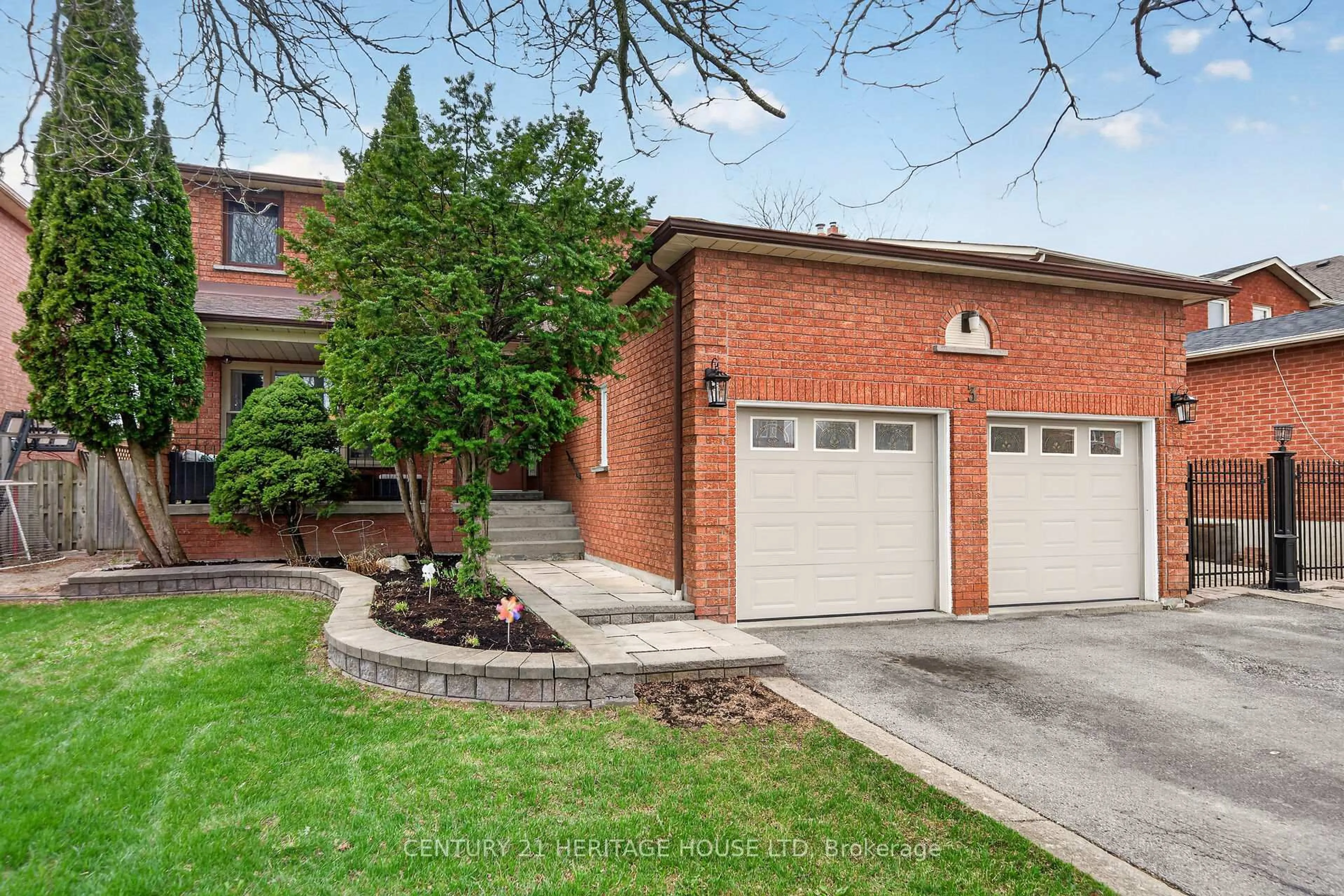 Home with brick exterior material, street for 3 Bowes Crt, Caledon Ontario L7E 1A5