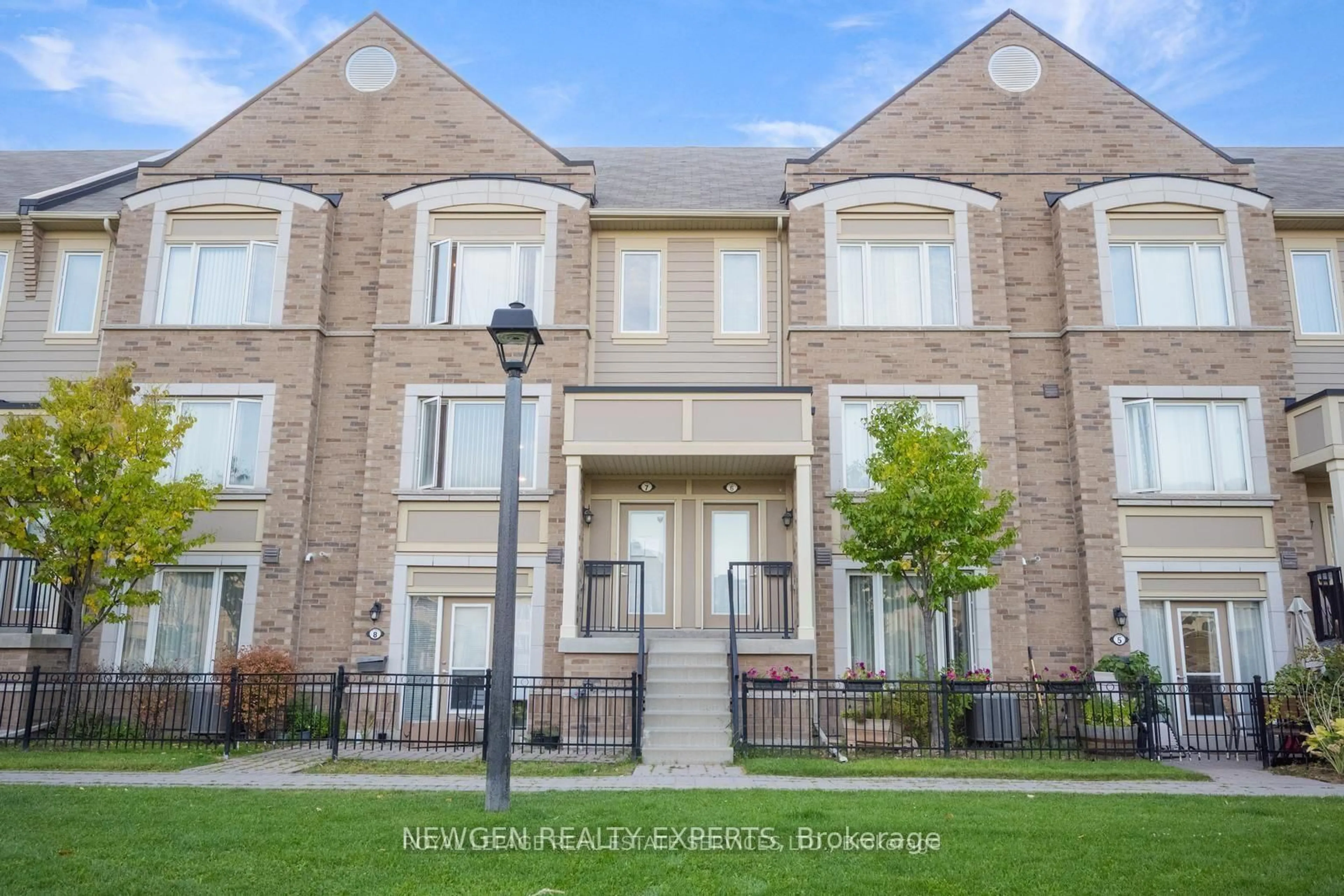 Home with brick exterior material, unknown for 3185 Boxford Cres #16, Mississauga Ontario L5M 0X1