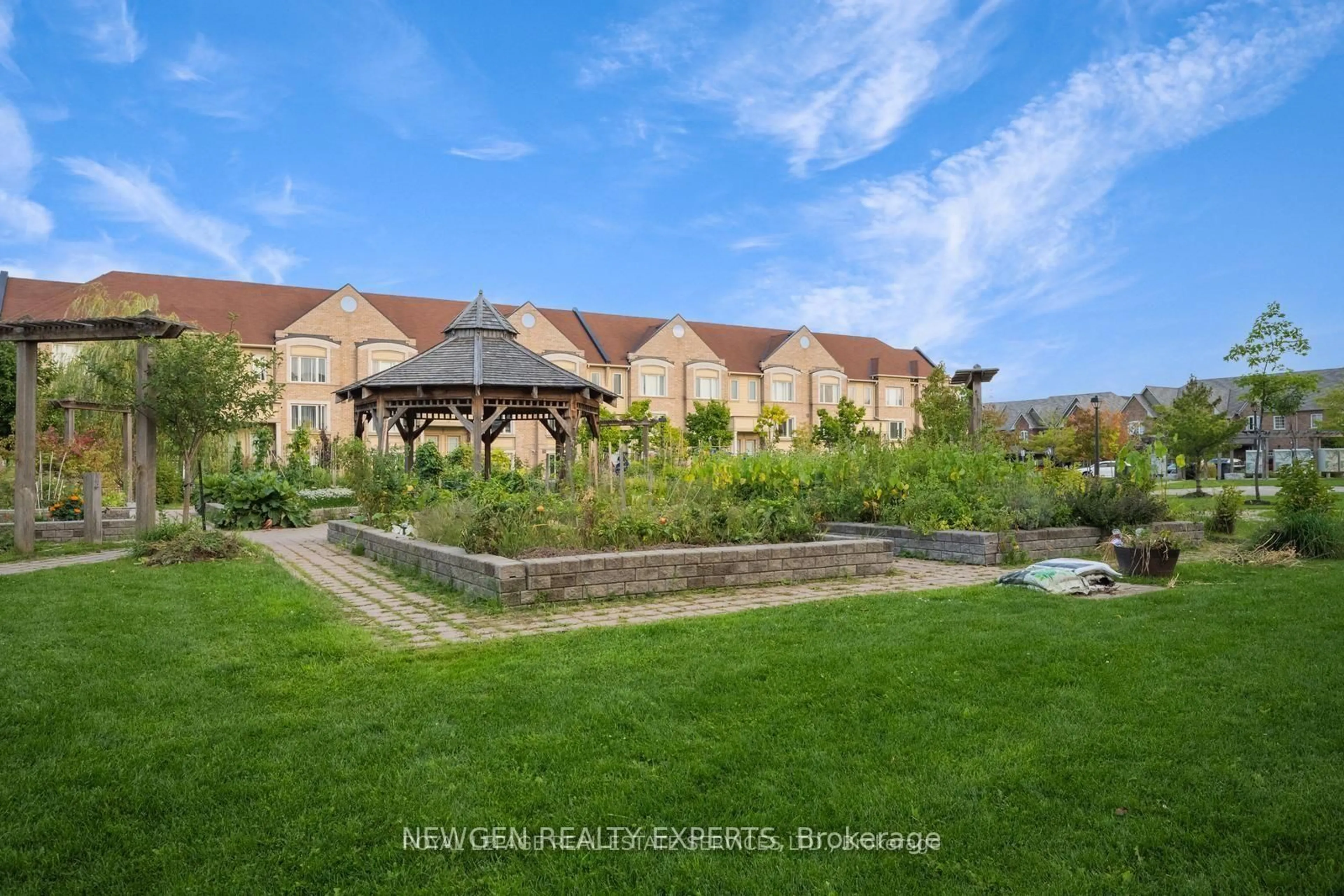 Patio, mountain view for 3185 Boxford Cres #16, Mississauga Ontario L5M 0X1