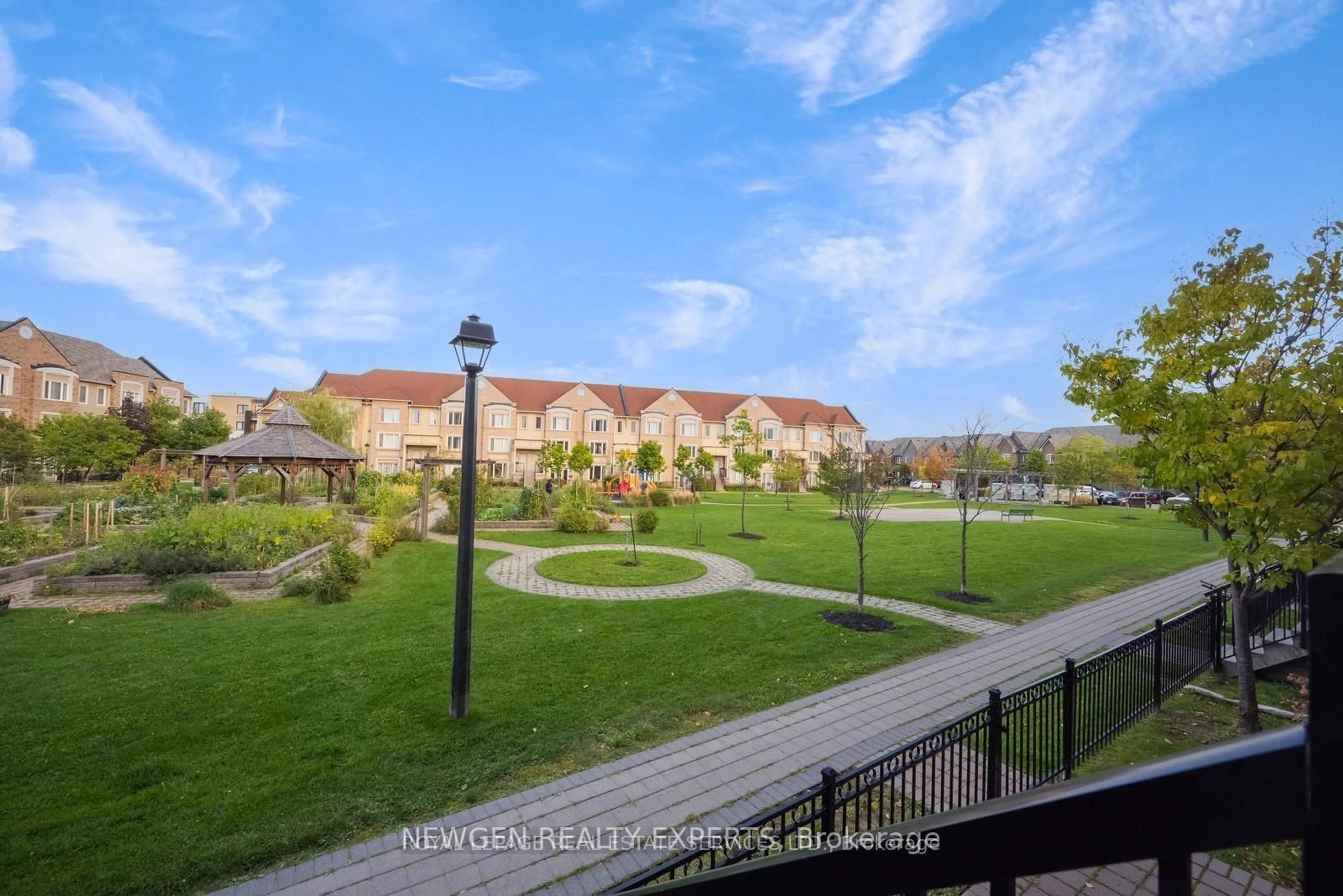 Patio, water/lake/river/ocean view for 3185 Boxford Cres #16, Mississauga Ontario L5M 0X1
