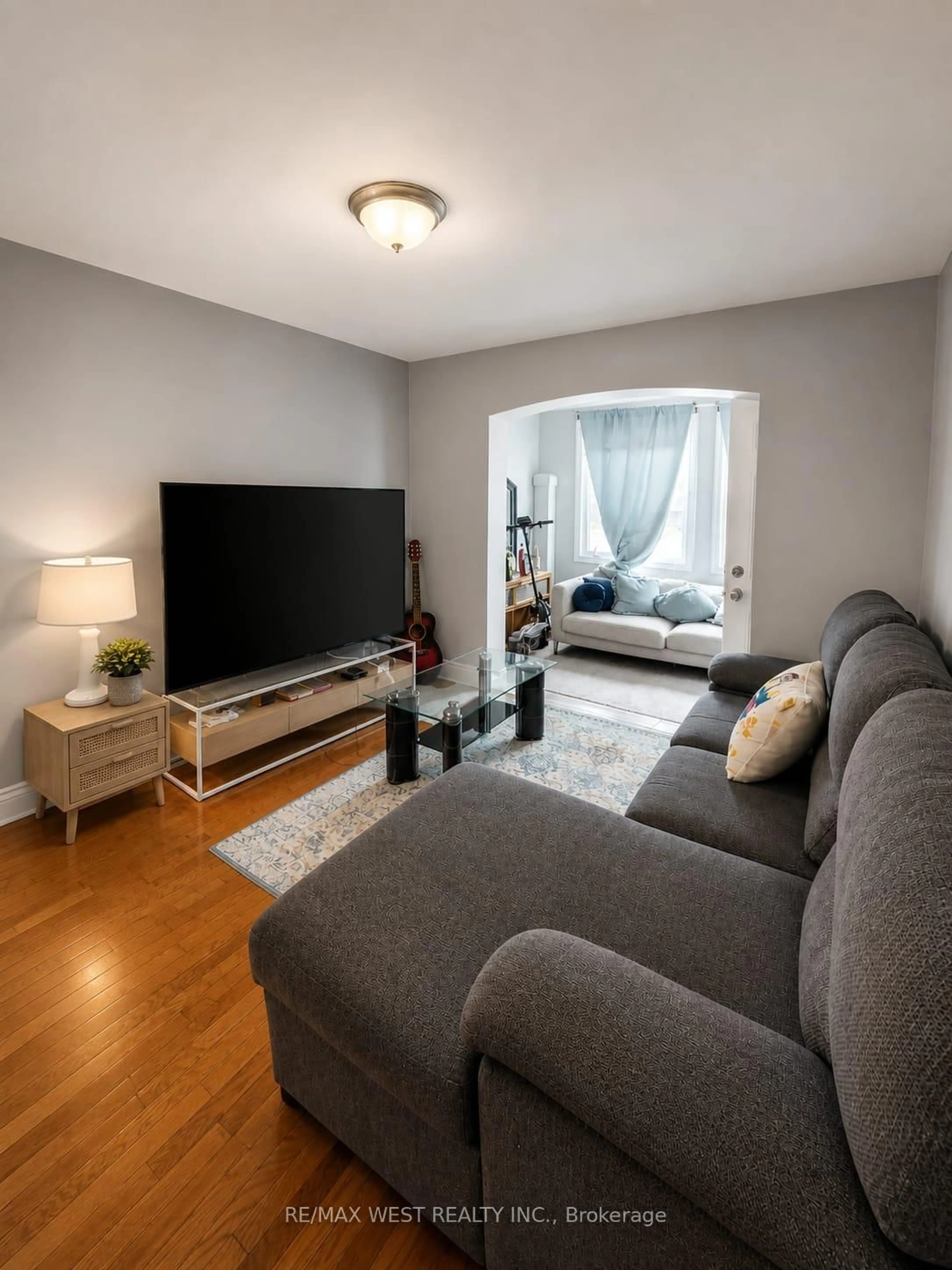Living room with furniture, unknown for 112 Silverthorn Ave, Toronto Ontario M6N 3J9