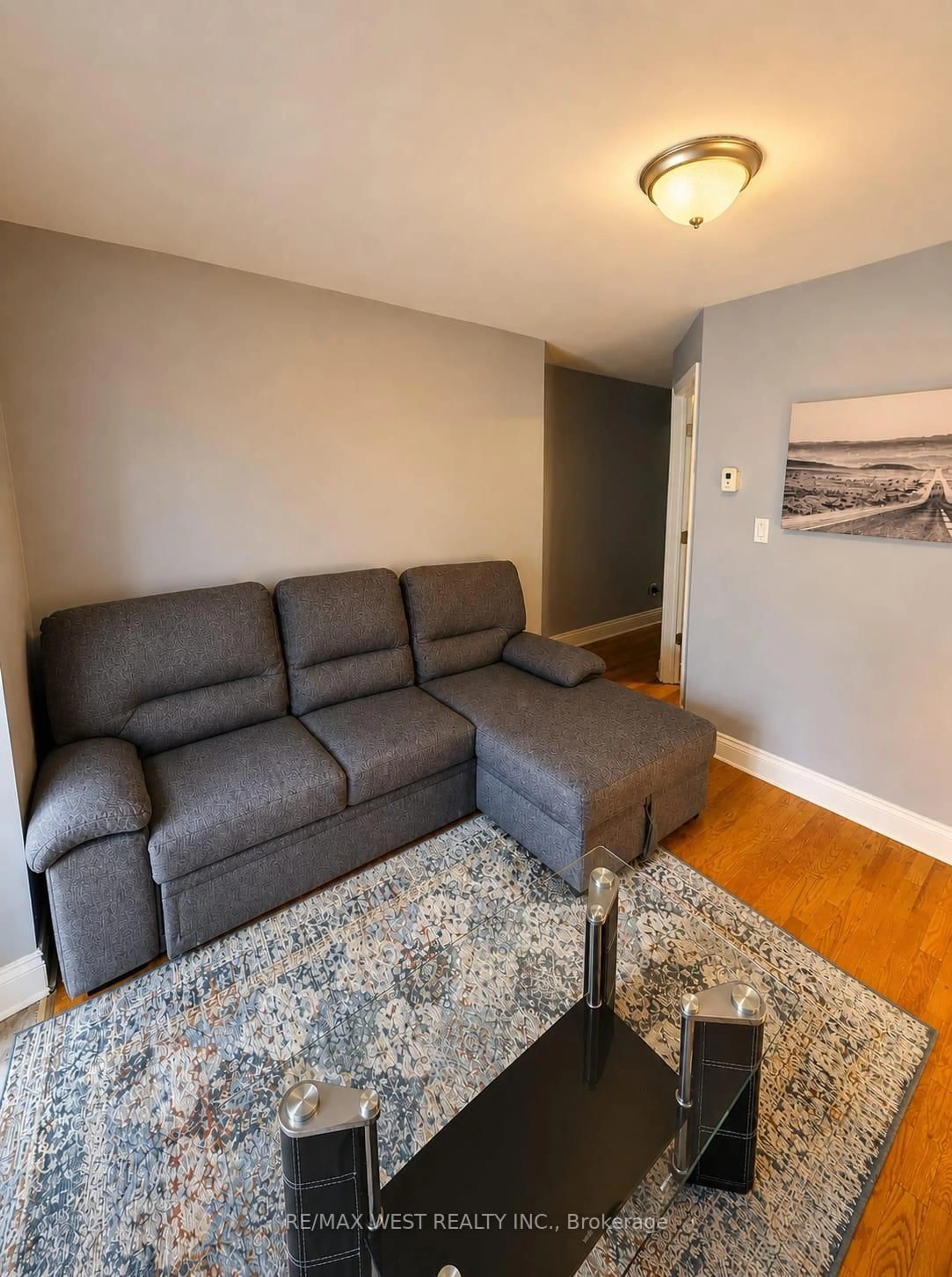 Living room with furniture, unknown for 112 Silverthorn Ave, Toronto Ontario M6N 3J9