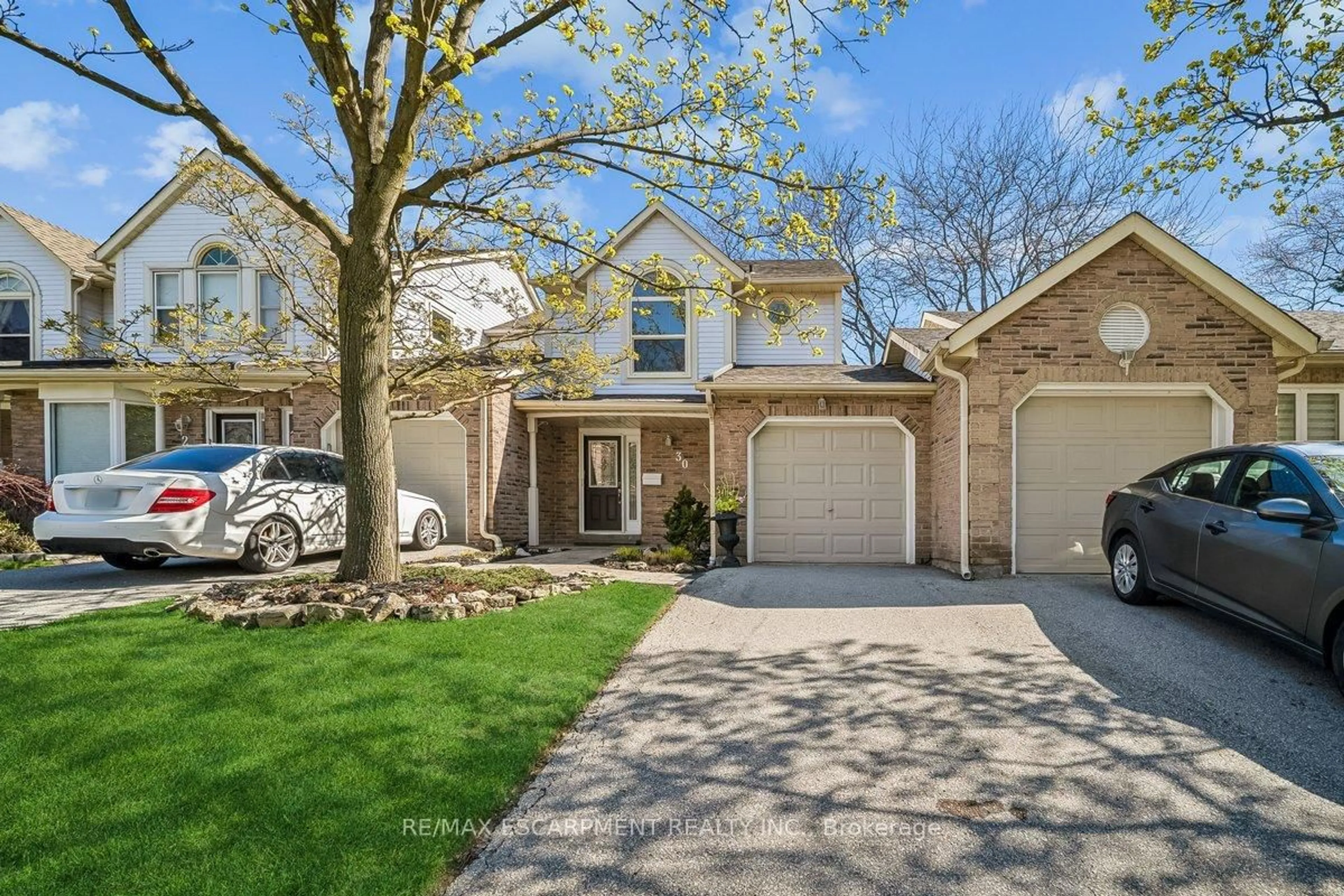 Home with vinyl exterior material, street for 5255 Lakeshore Rd #30, Burlington Ontario L7L 5X8