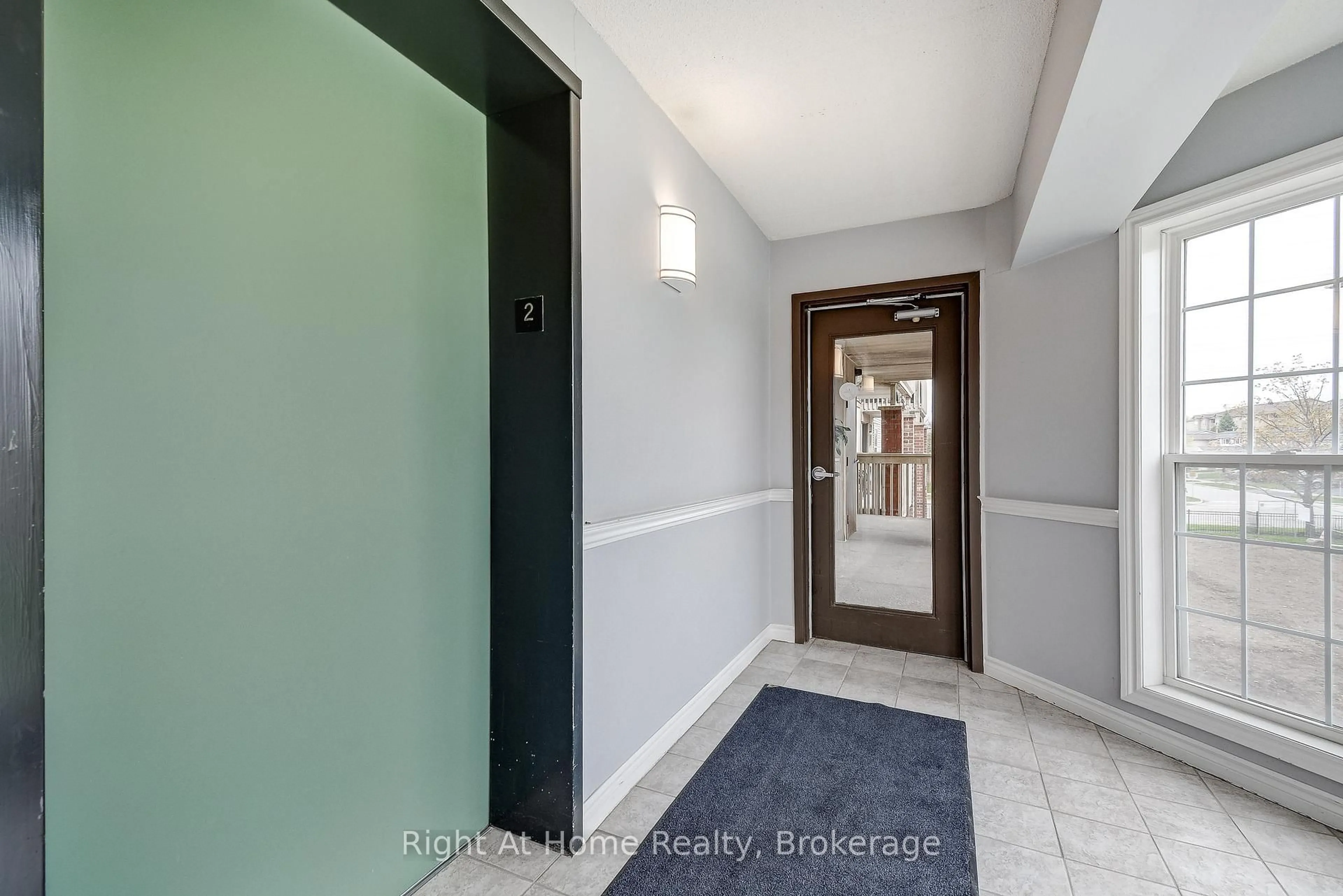 Indoor entryway for 4005 Kilmer Dr #212, Burlington Ontario L7M 4M2