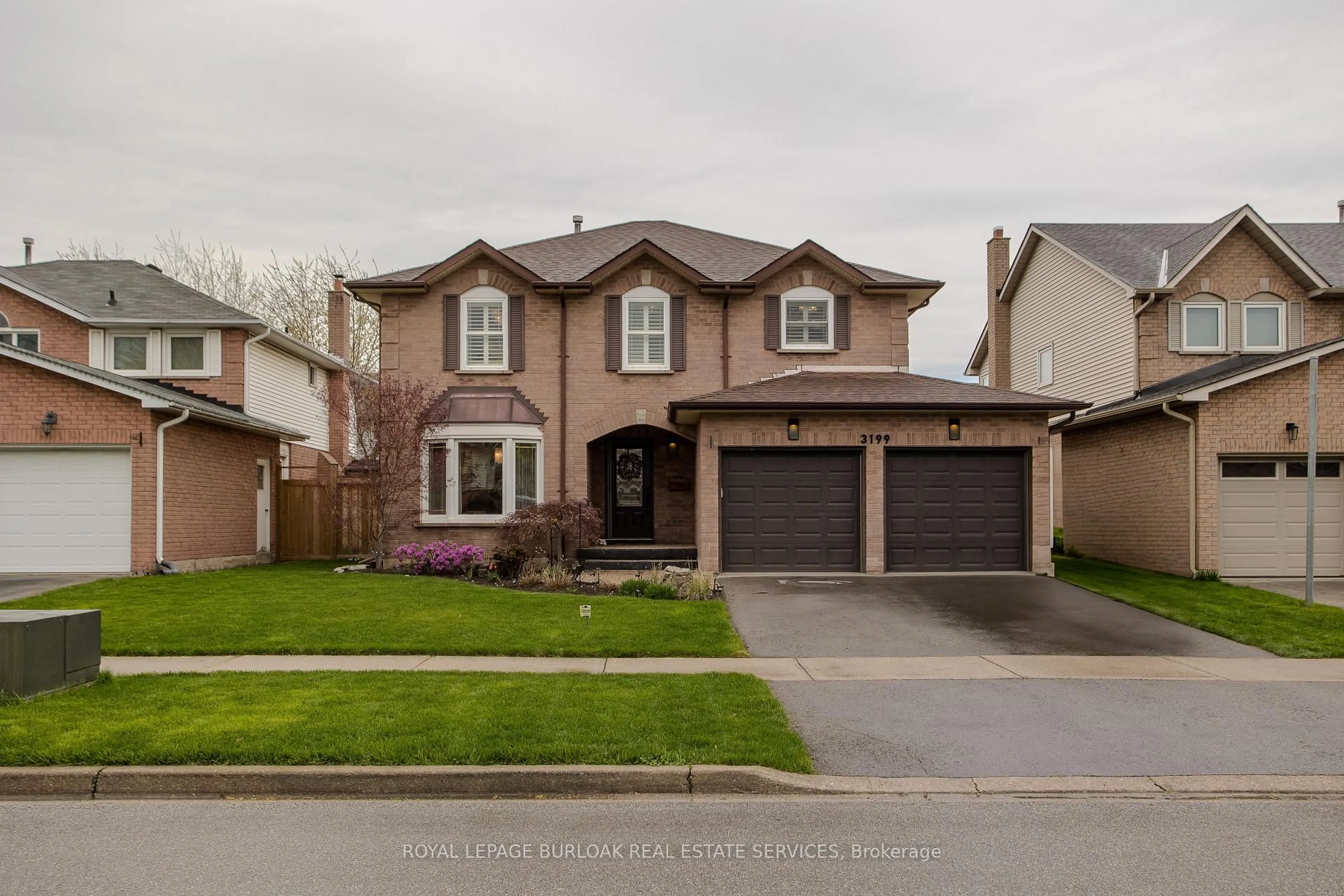 Home with brick exterior material, street for 3199 Desmond Dr, Burlington Ontario L7M 3N1