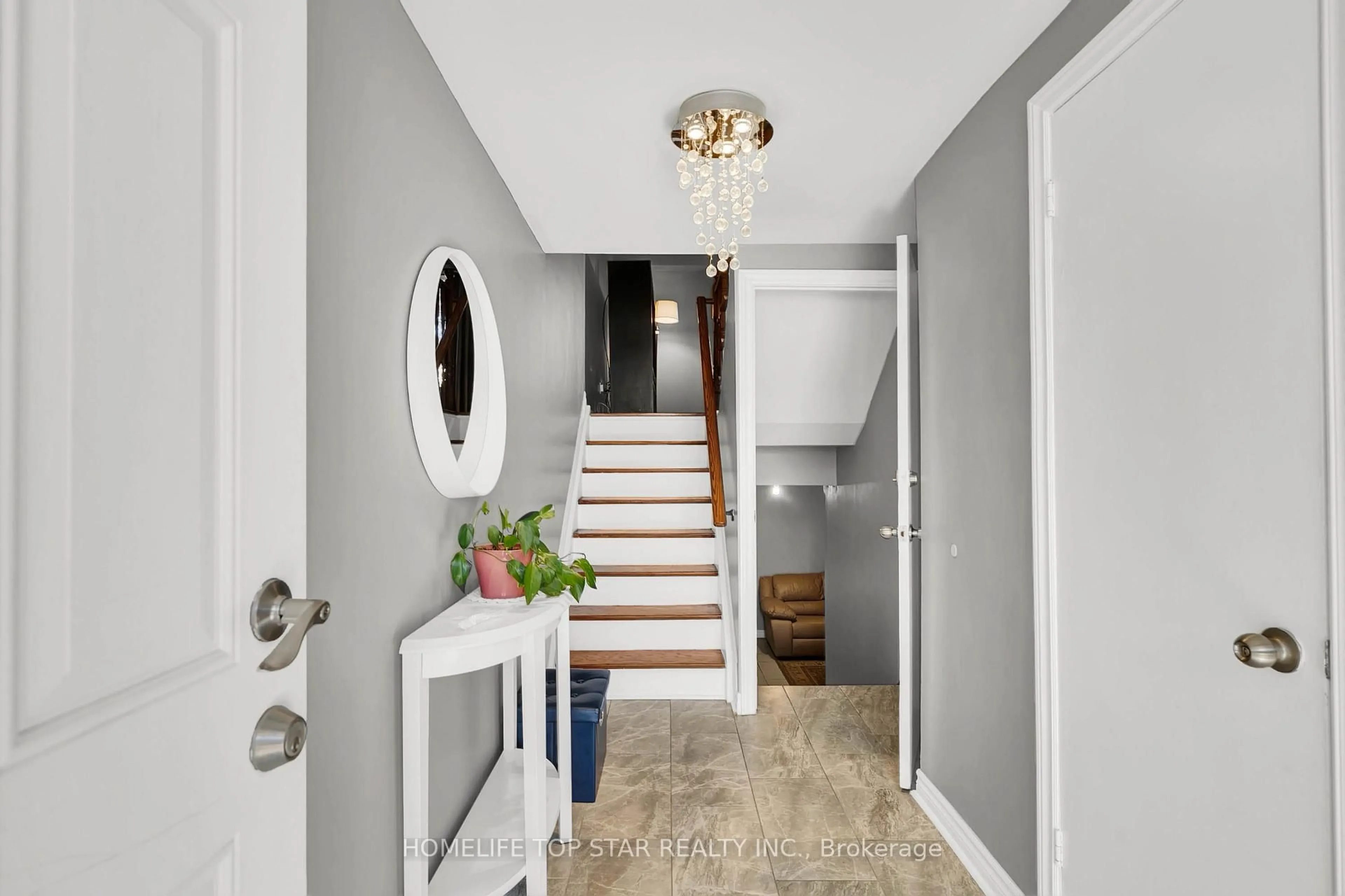 Indoor entryway for 452 Silverstone Dr #33, Toronto Ontario M9V 3K8