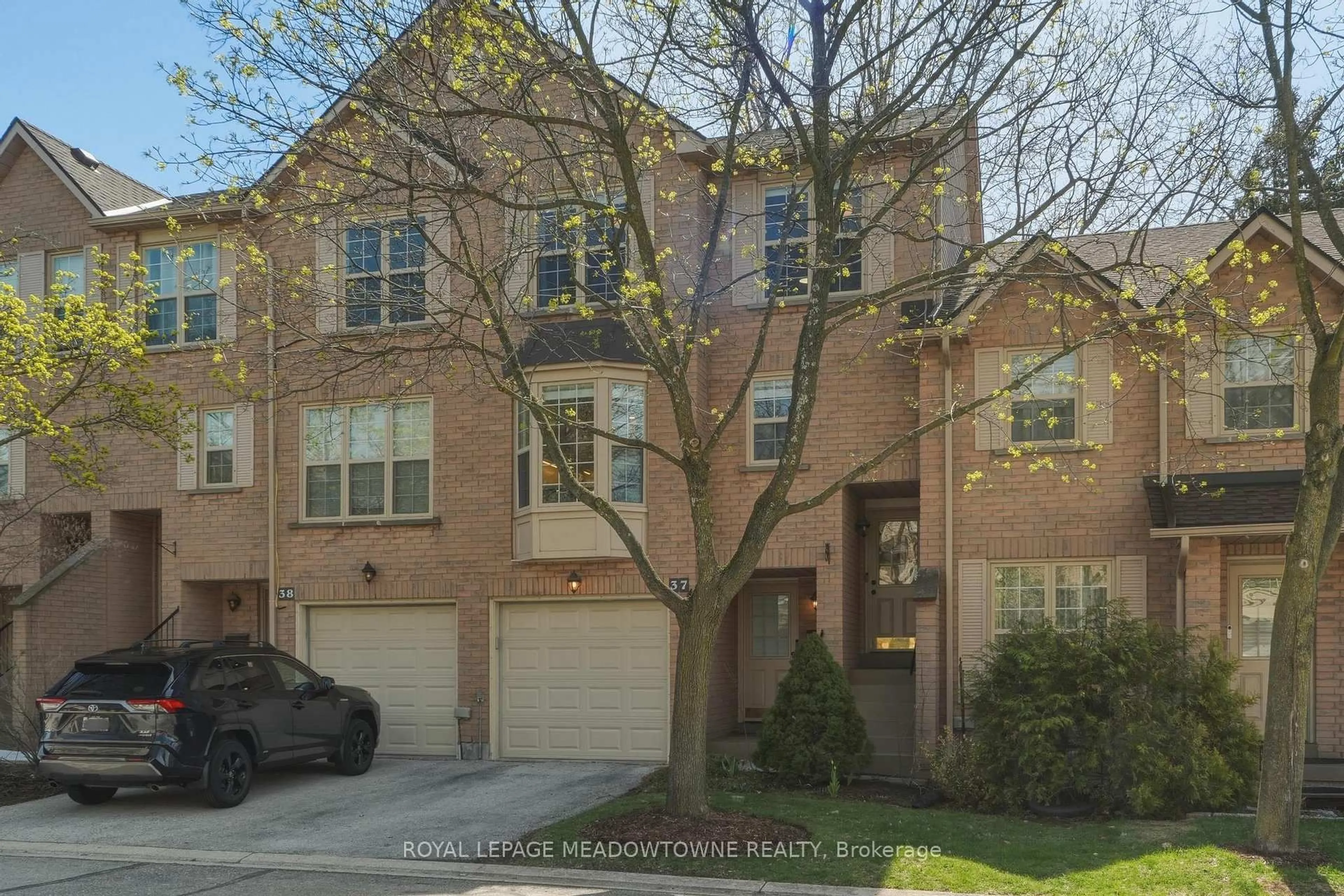 Home with brick exterior material, street for 2272 Mowat Ave #37, Oakville Ontario L6H 5L8