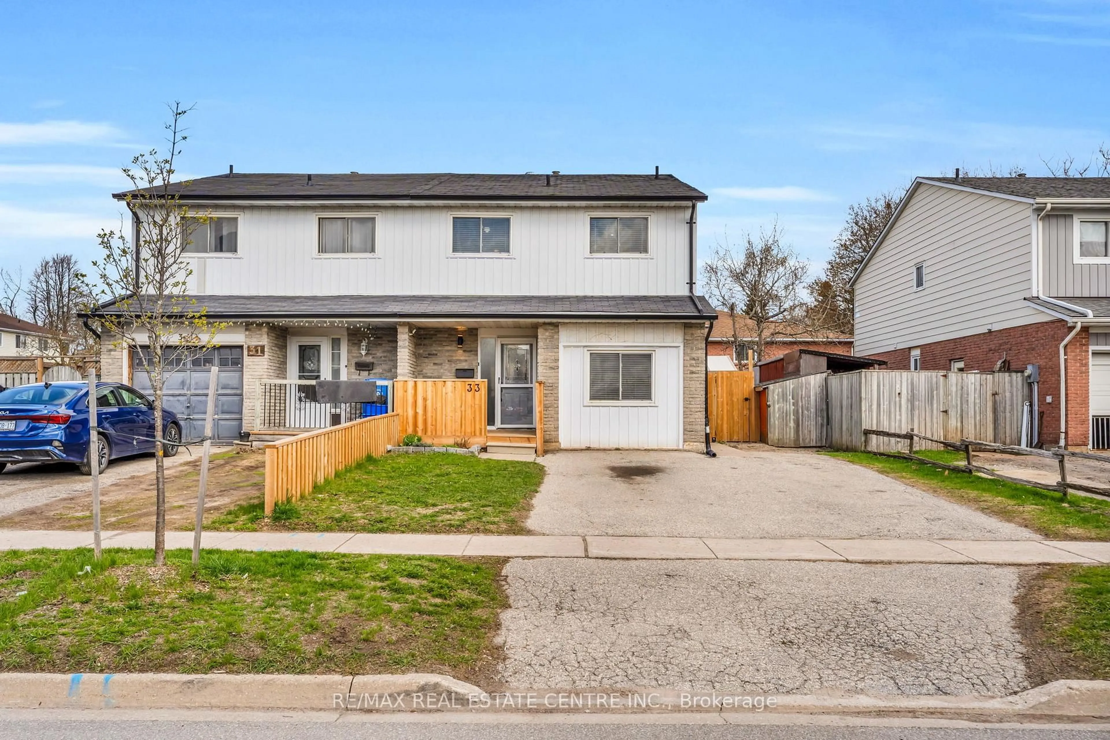 A pic from outside/outdoor area/front of a property/back of a property/a pic from drone, street for 33 Fourth Ave, Orangeville Ontario L9W 3S7