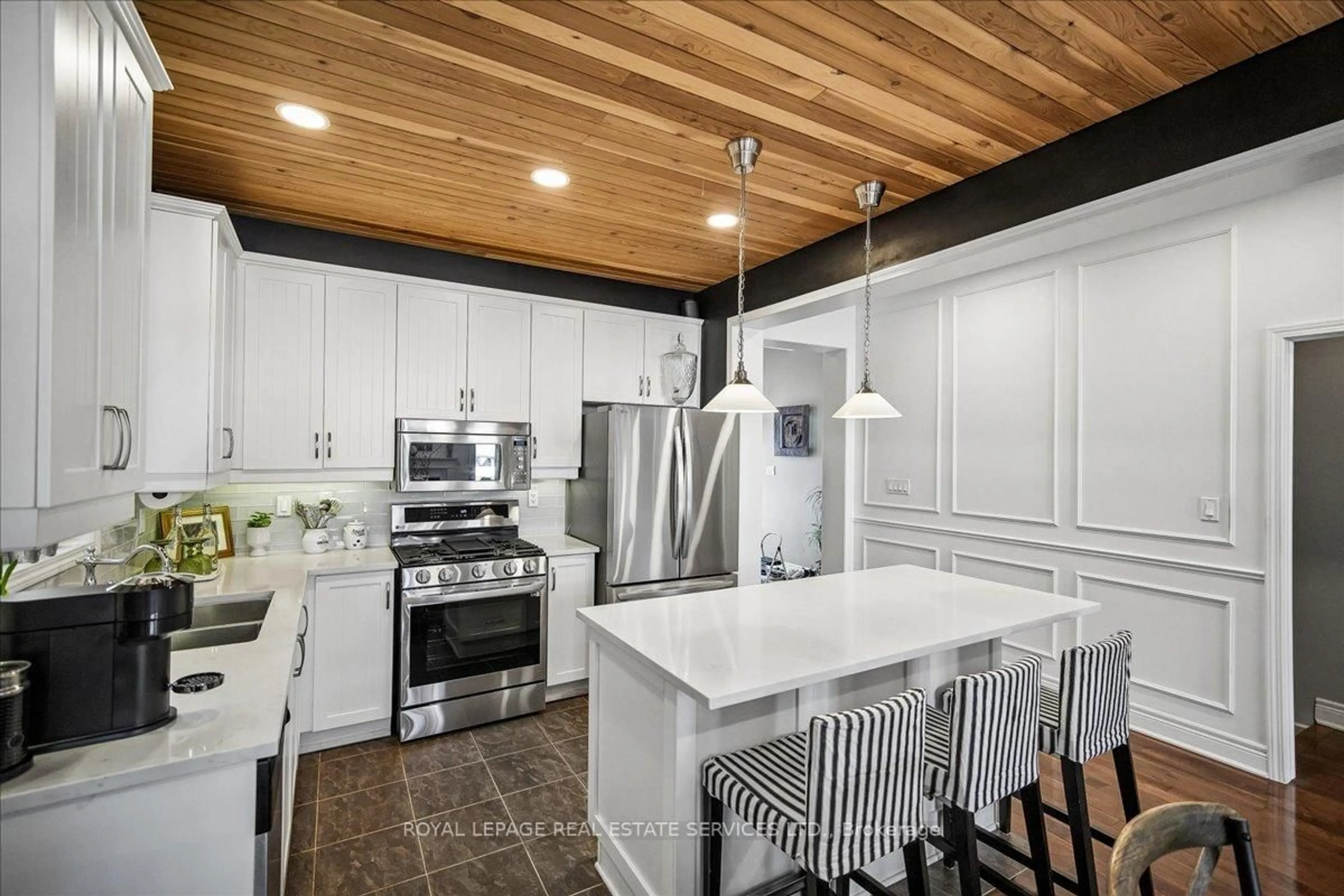 Contemporary kitchen, unknown for 693 Savoline Blvd, Milton Ontario L9T 0N2