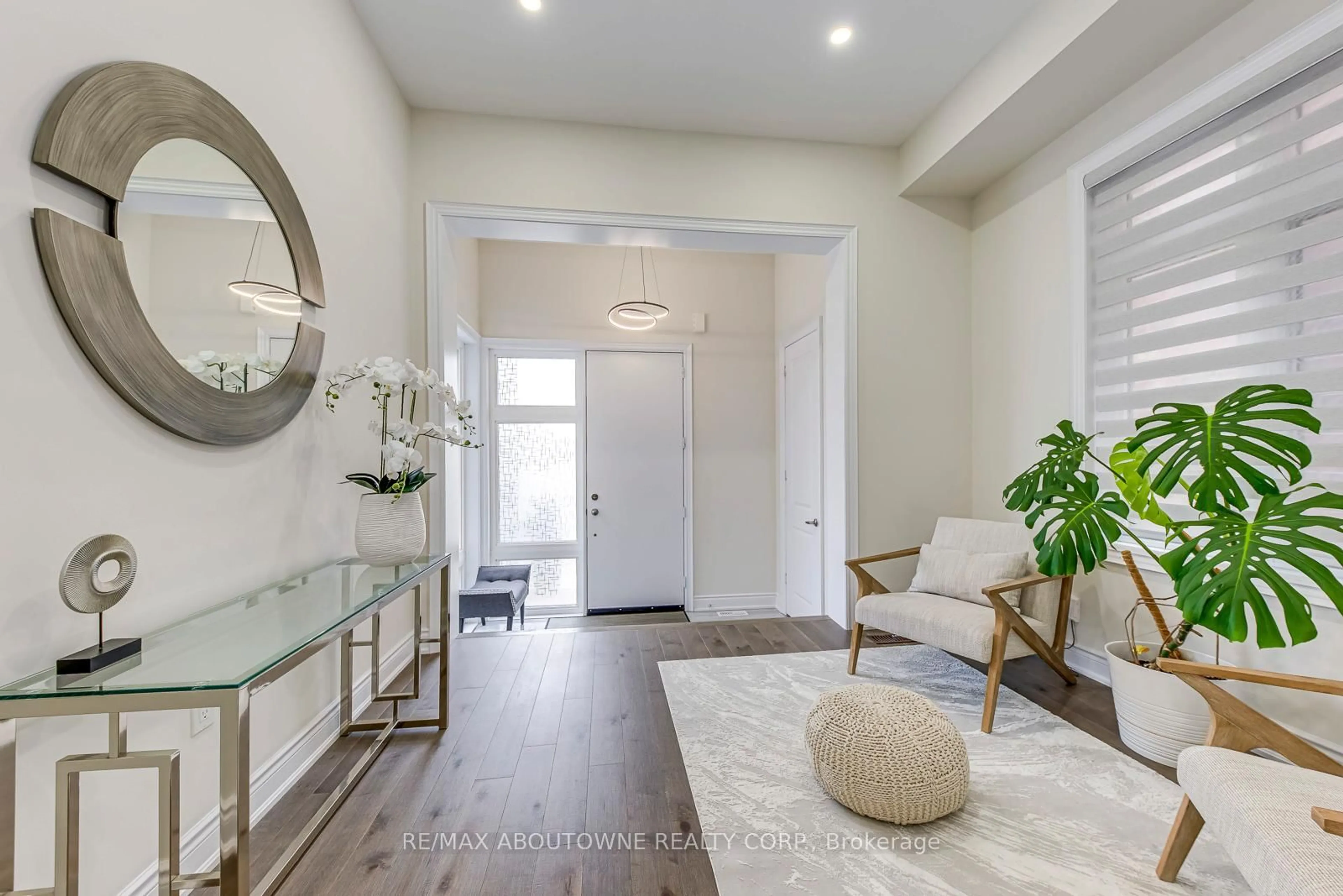Indoor entryway for 2432 Edward Leaver Tr, Oakville Ontario L6M 5M2