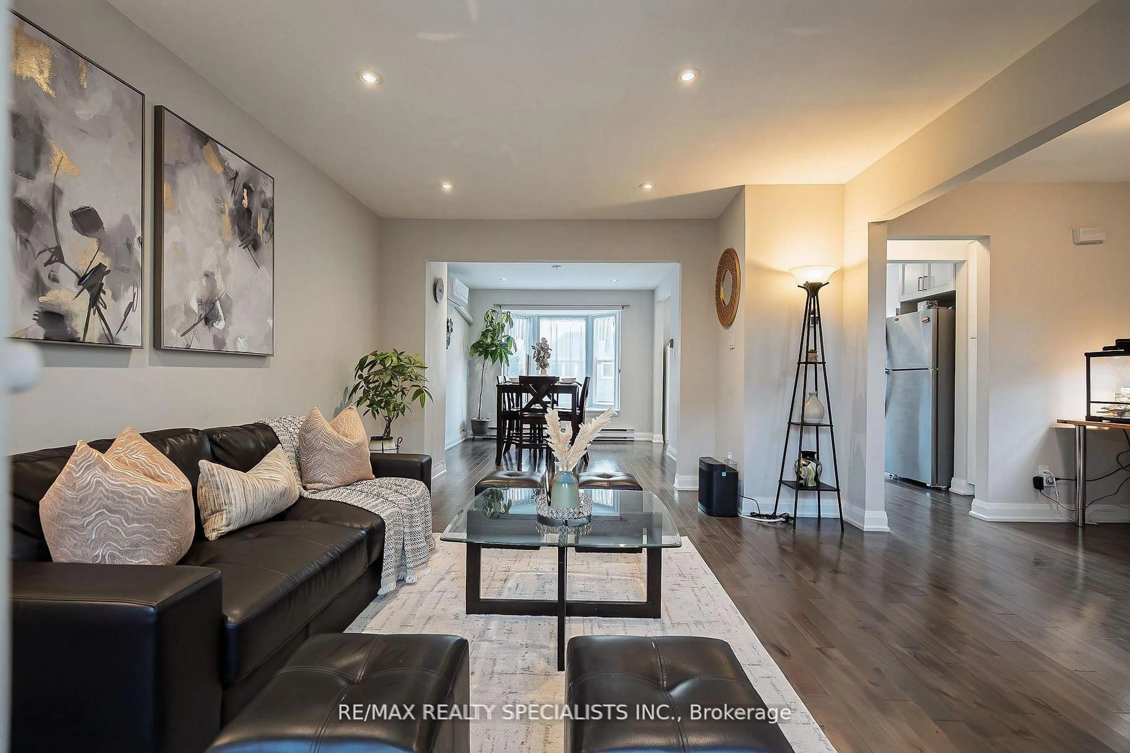 Living room with furniture, unknown for 6780 Formentera Ave #8, Mississauga Ontario L5N 2L1
