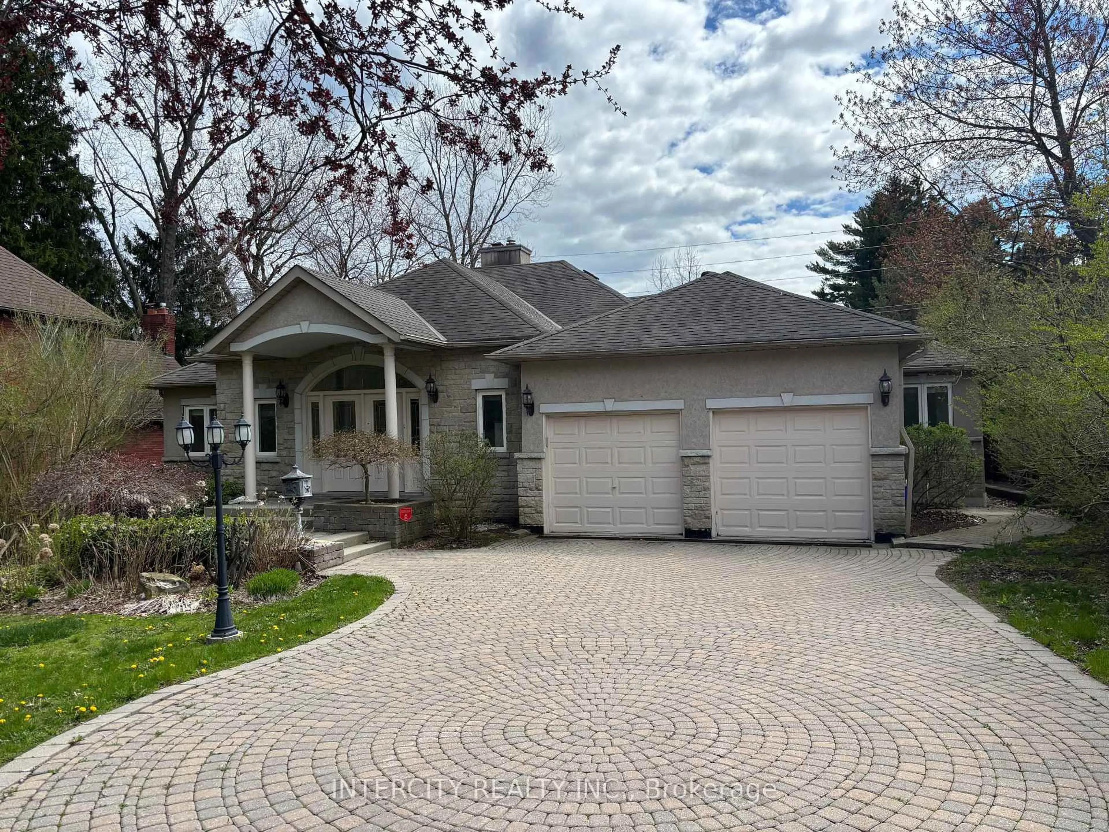 Home with brick exterior material, street for 1262 Mississauga Rd, Mississauga Ontario L5H 2J2