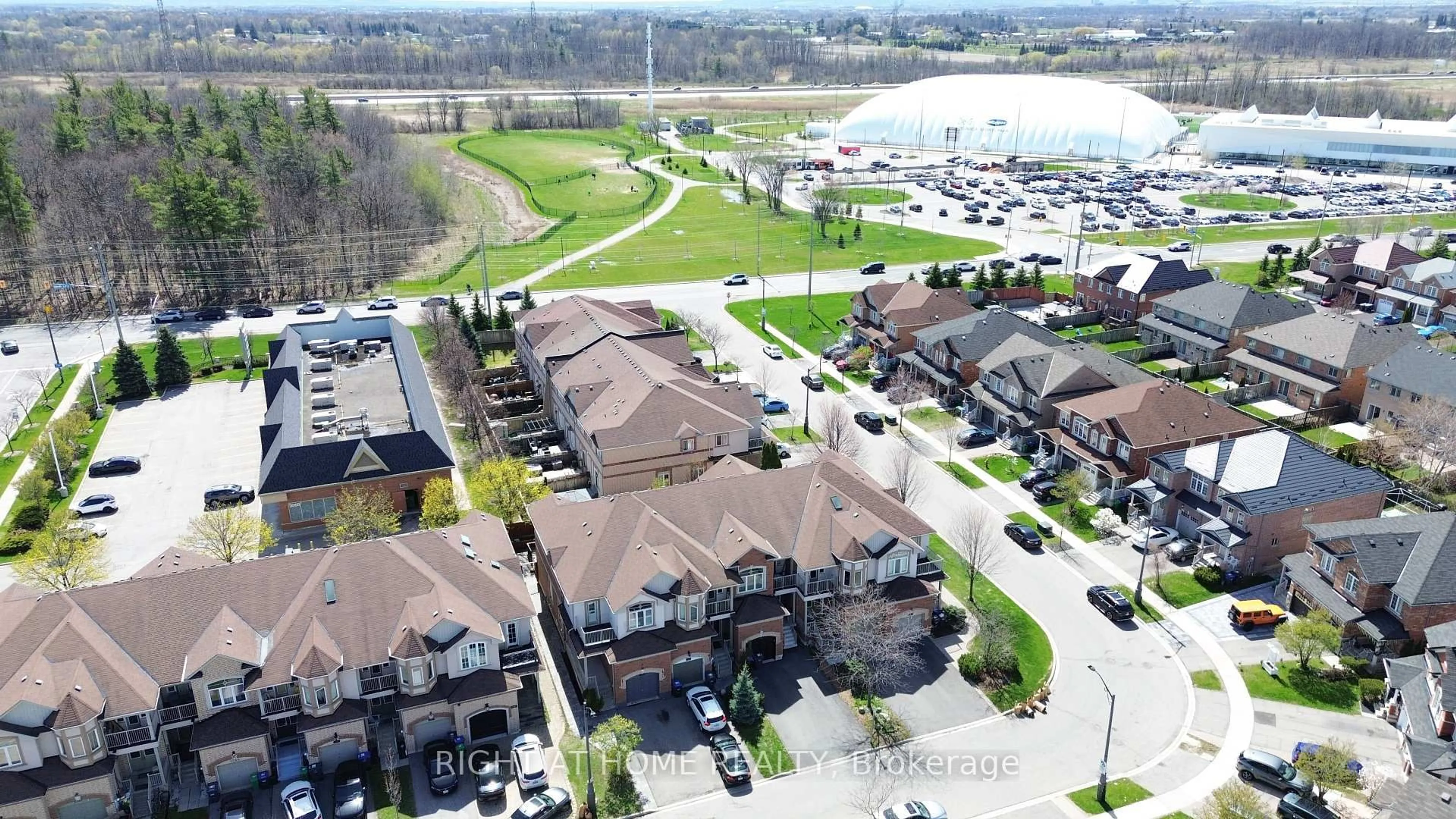 A pic from outside/outdoor area/front of a property/back of a property/a pic from drone, water/lake/river/ocean view for 5294 Roadside Way, Mississauga Ontario L5M 0H9