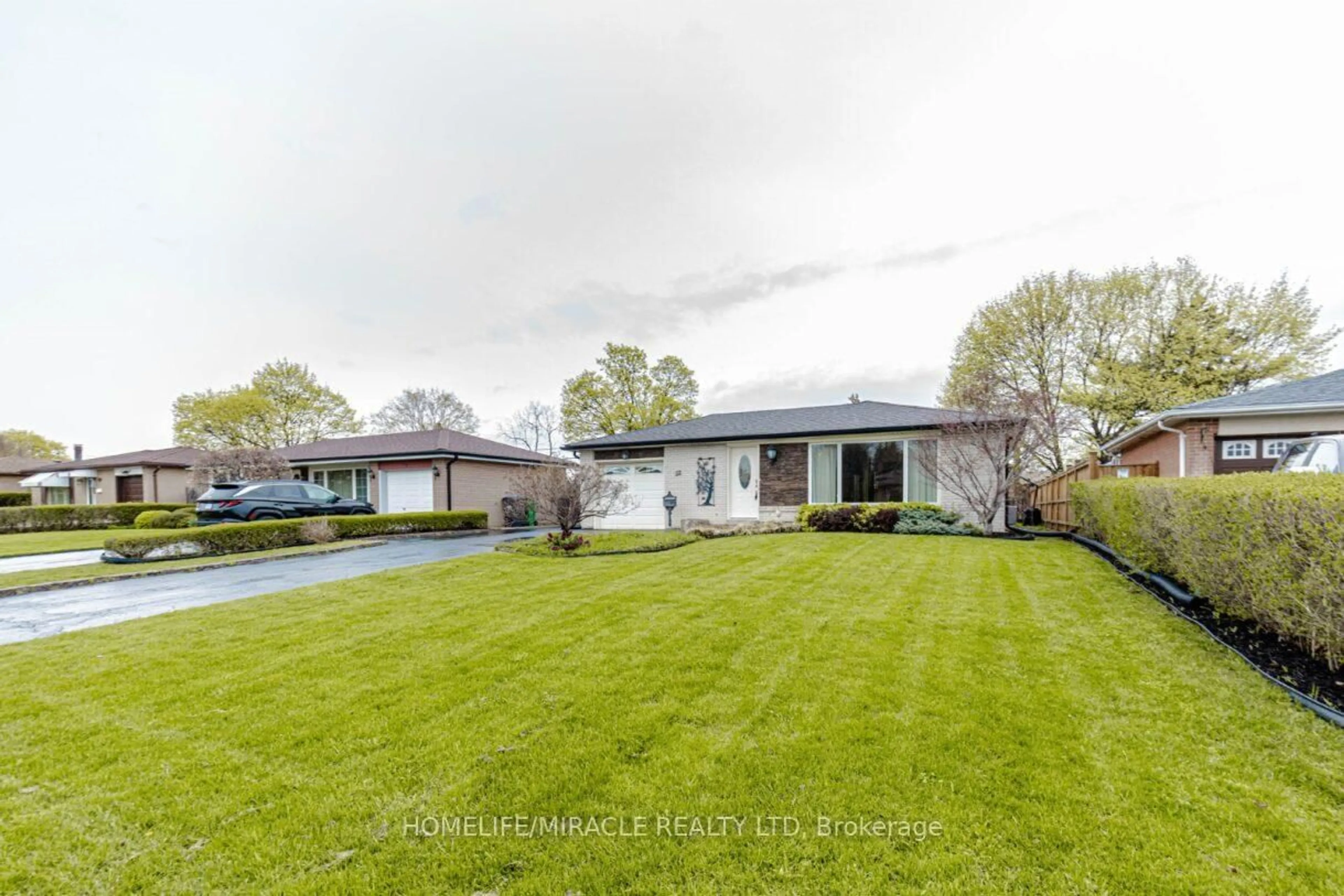 A pic from outside/outdoor area/front of a property/back of a property/a pic from drone, water/lake/river/ocean view for 22 Brentwood Dr, Brampton Ontario L6T 1P9