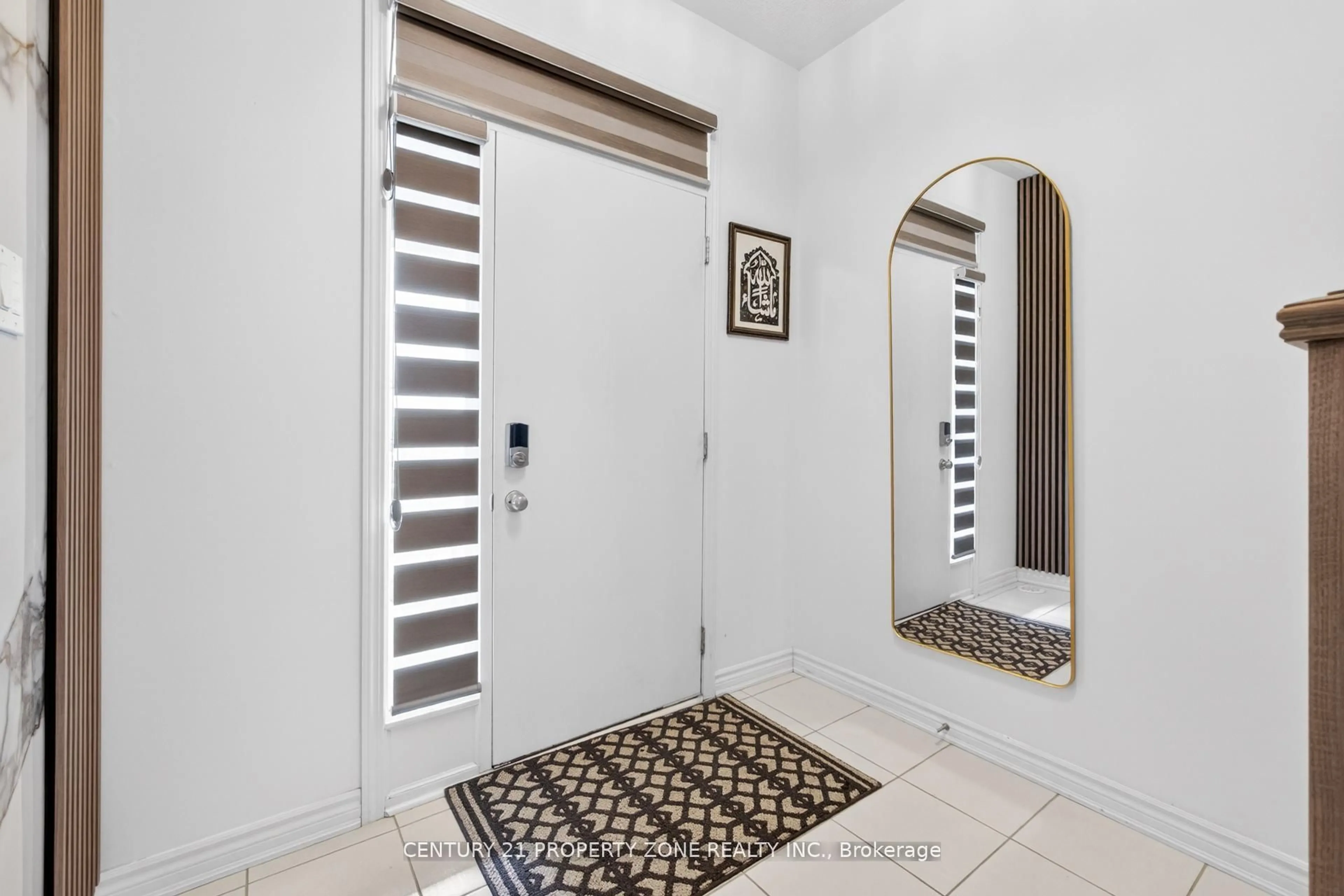 Indoor entryway for 5186 Viola Desmond Dr, Mississauga Ontario L5M 2S7