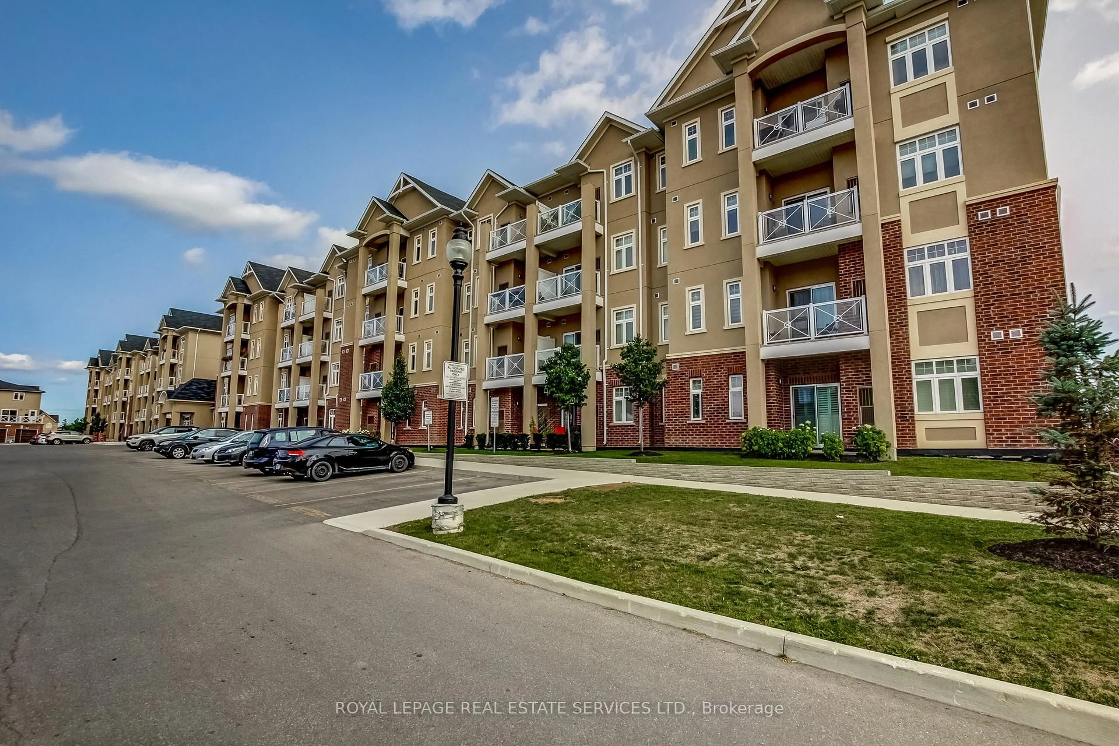 A pic from outside/outdoor area/front of a property/back of a property/a pic from drone, unknown for 1360 Costigan Rd #211, Milton Ontario L9T 0Y8