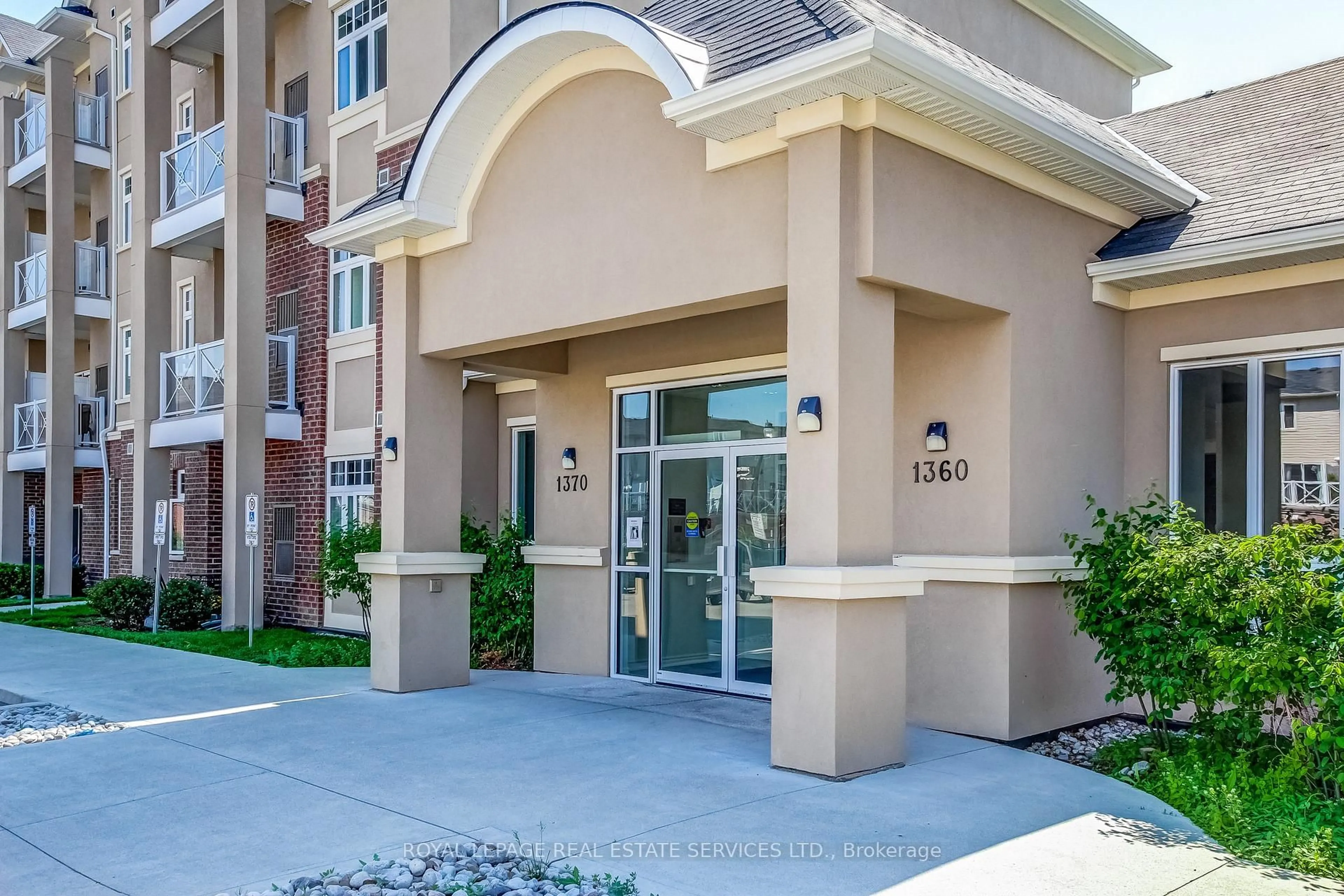 Indoor foyer for 1360 Costigan Rd #211, Milton Ontario L9T 0Y8