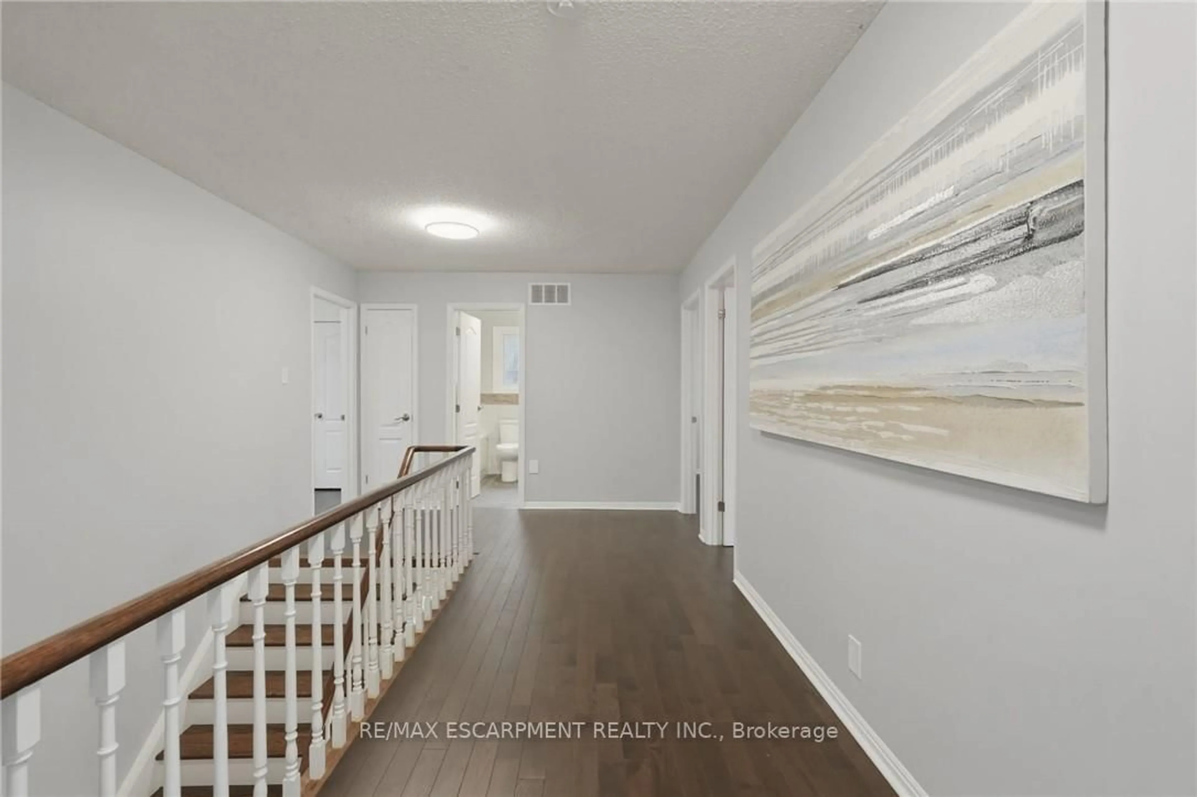 Indoor entryway for 2401 SINCLAIR Circ, Burlington Ontario L7P 3C2