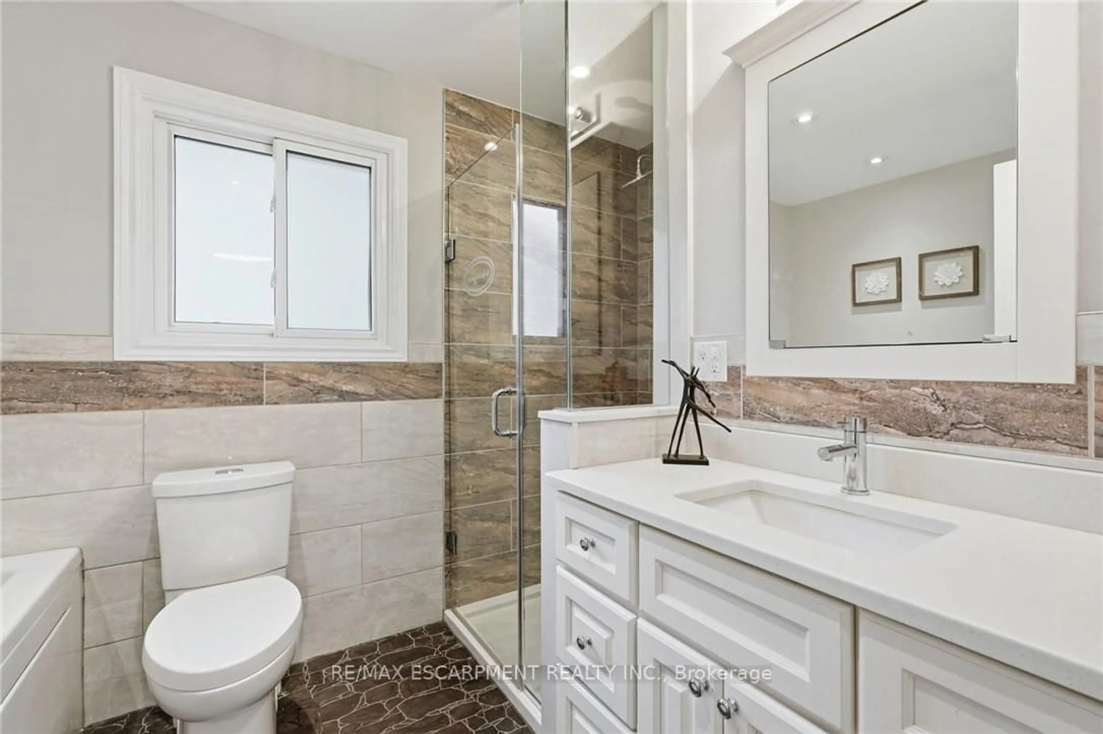 Contemporary bathroom, ceramic/tile floor for 2401 SINCLAIR Circ, Burlington Ontario L7P 3C2