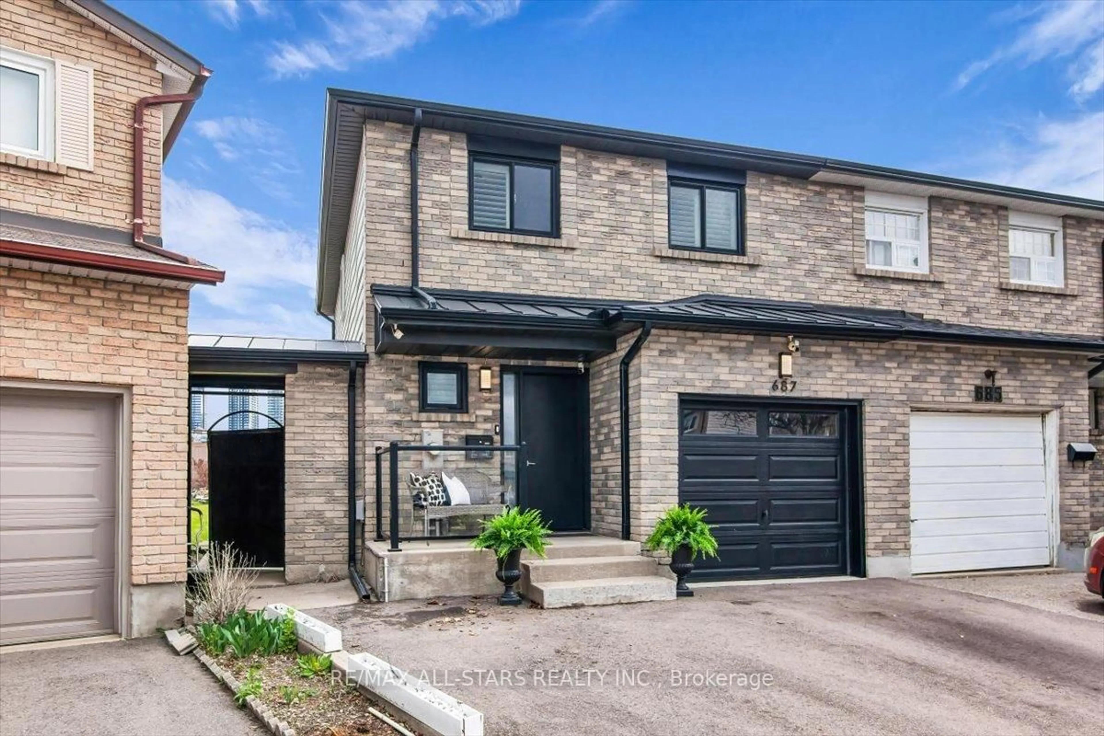 Home with brick exterior material, street for 687 Carrying Pl, Mississauga Ontario L5C 3W6