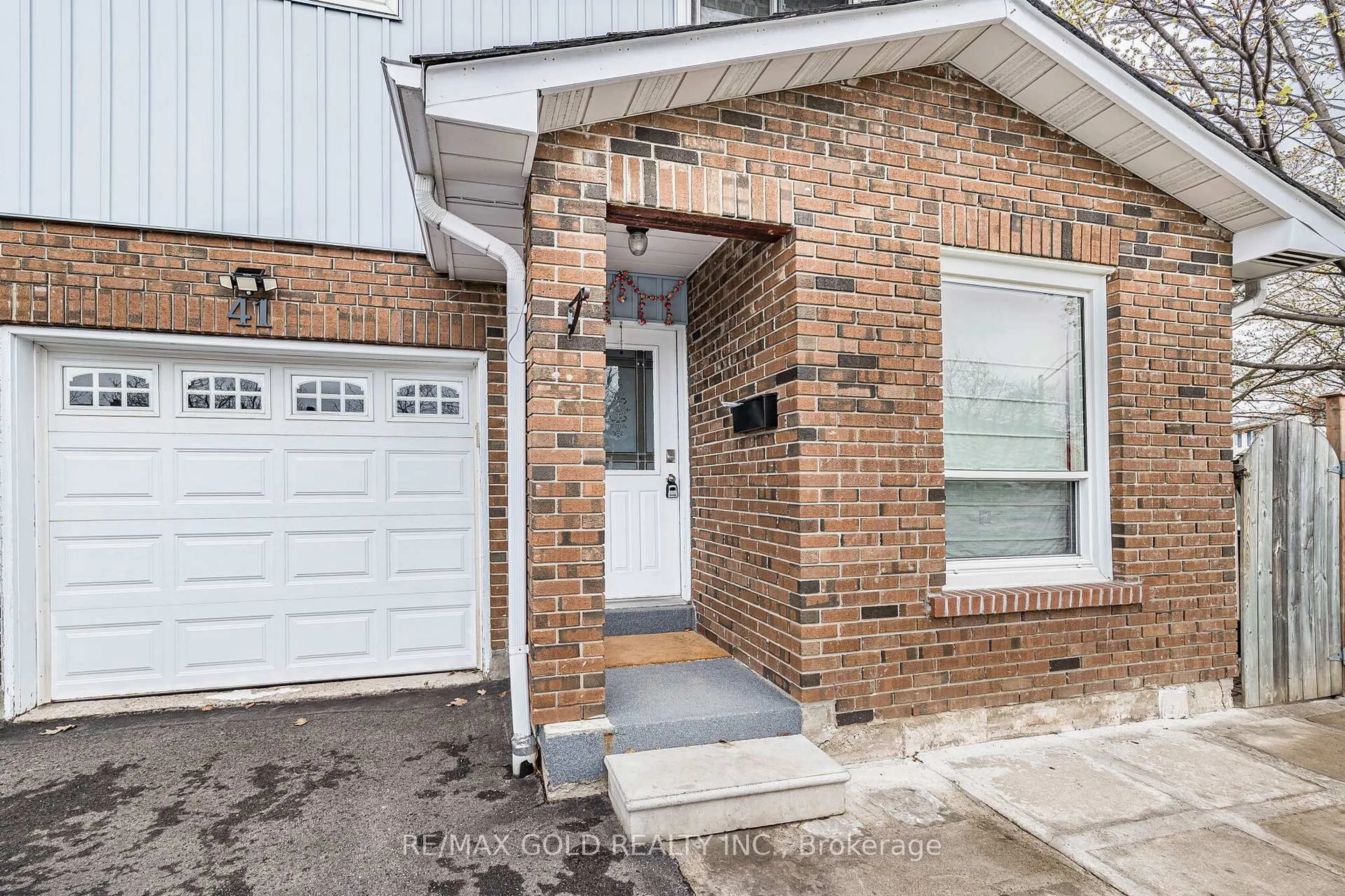 Unknown for 41 Simmons Blvd, Brampton Ontario L6V 3W5