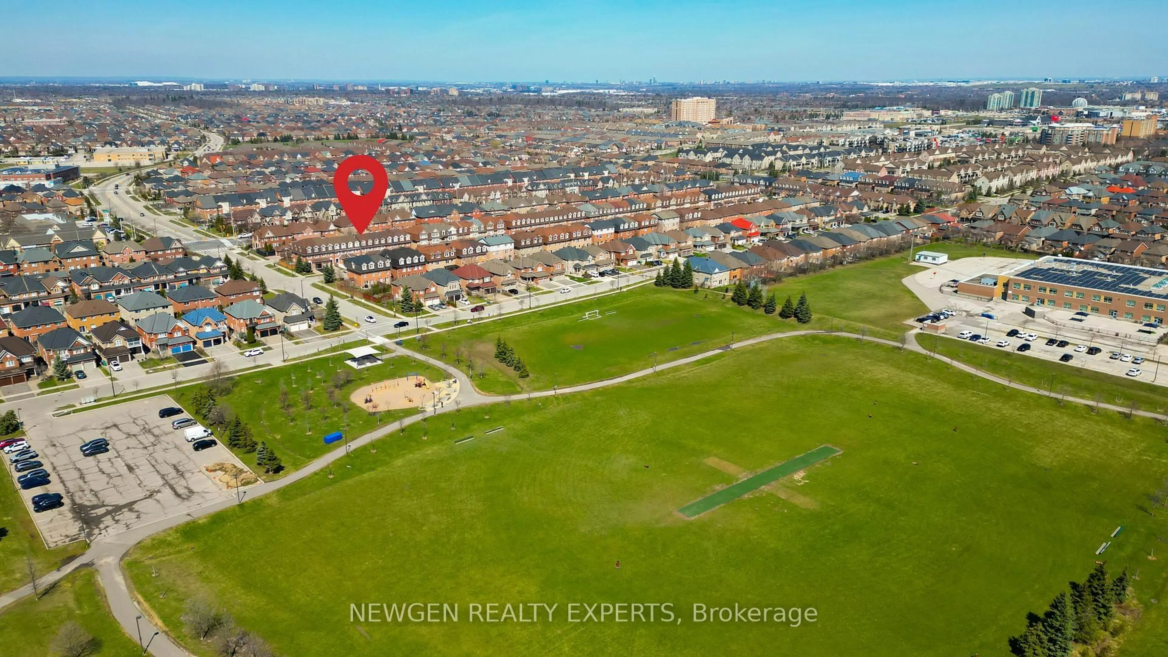 A pic from outside/outdoor area/front of a property/back of a property/a pic from drone, street for 3409 Southwick St, Mississauga Ontario L5M 7M1