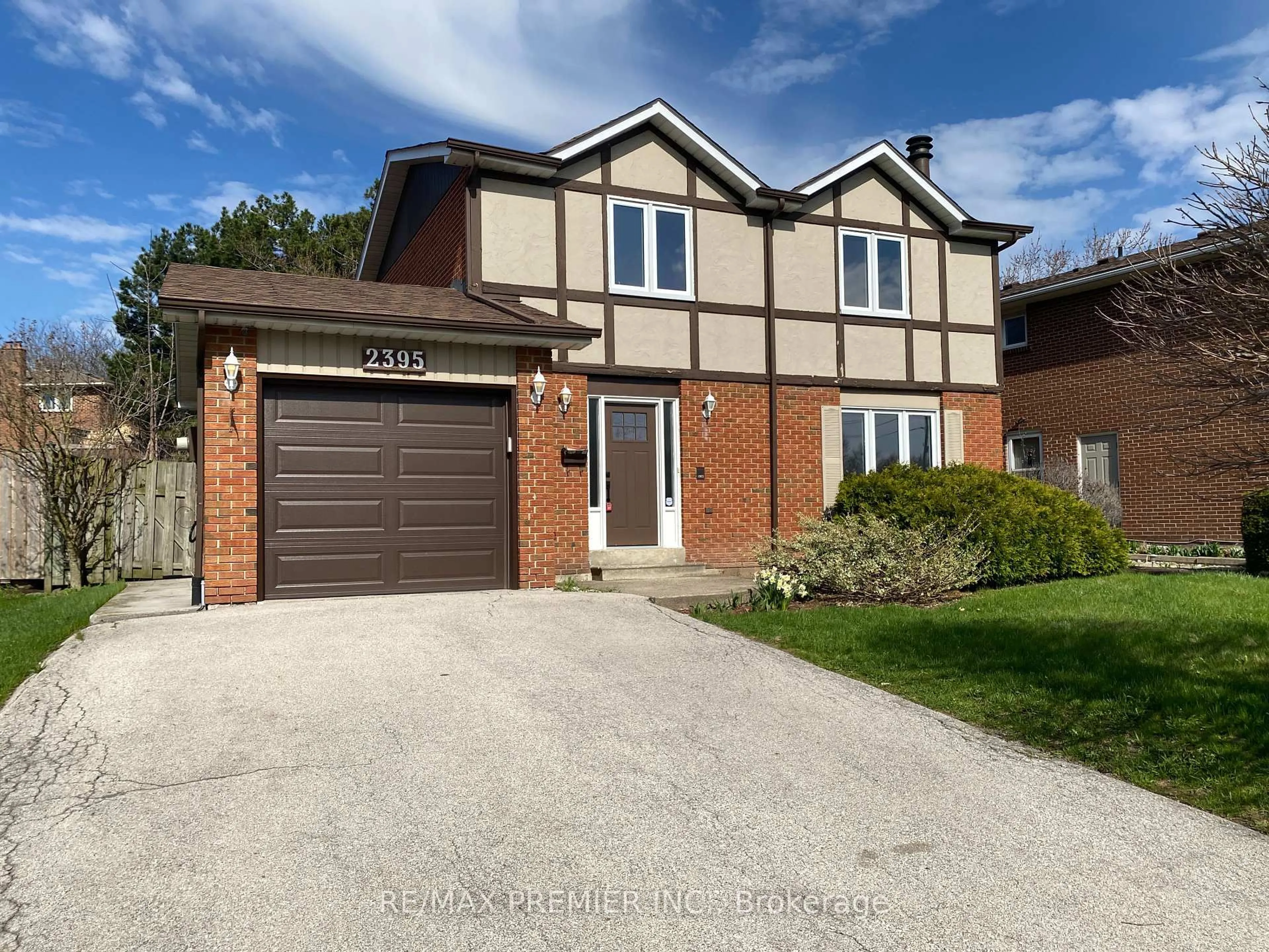 Home with brick exterior material, street for 2395 Benedet Dr, Mississauga Ontario L5J 4H5