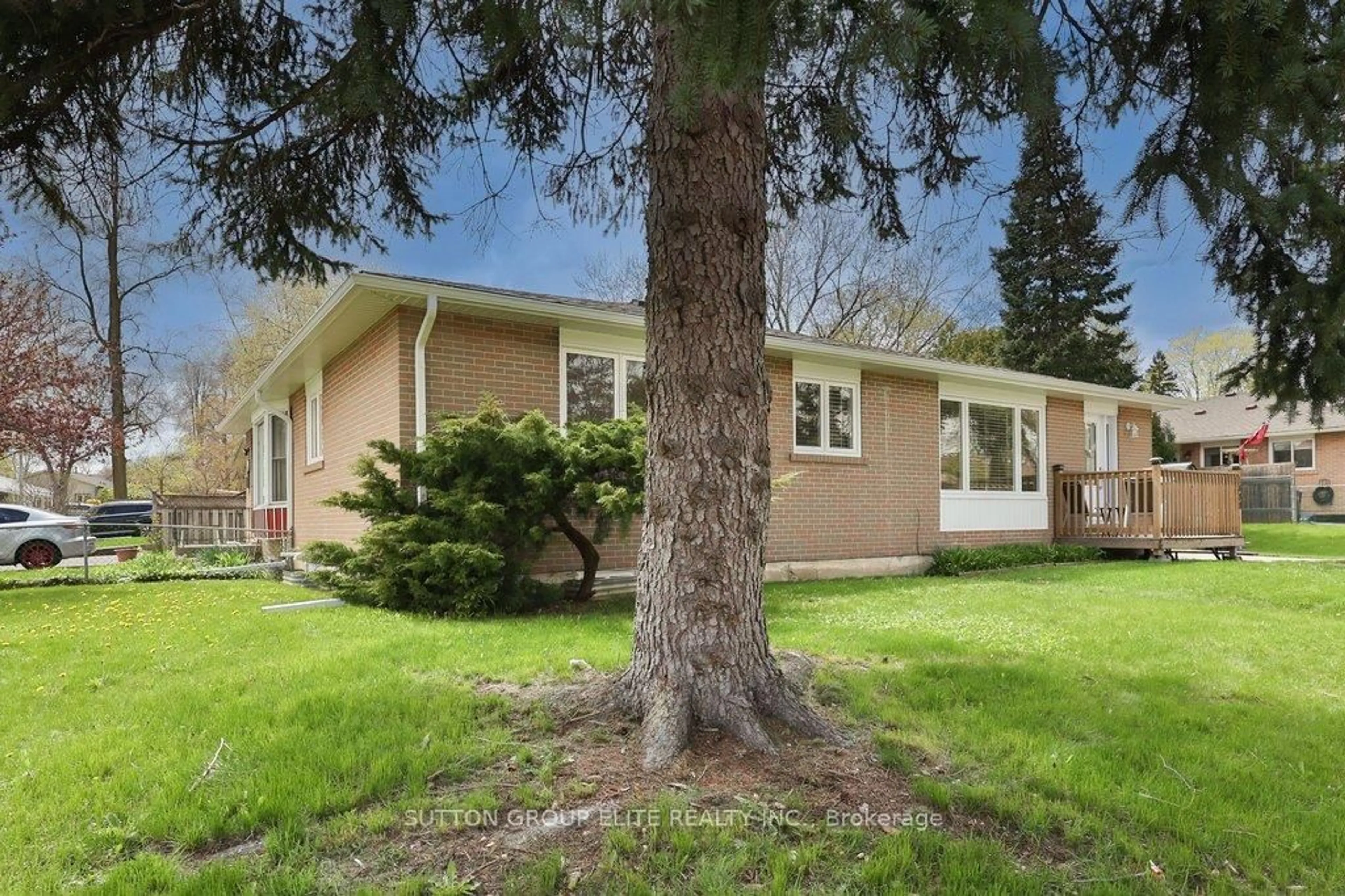 Home with vinyl exterior material, street for 1488 Swanage Cres, Mississauga Ontario L5J 3N8