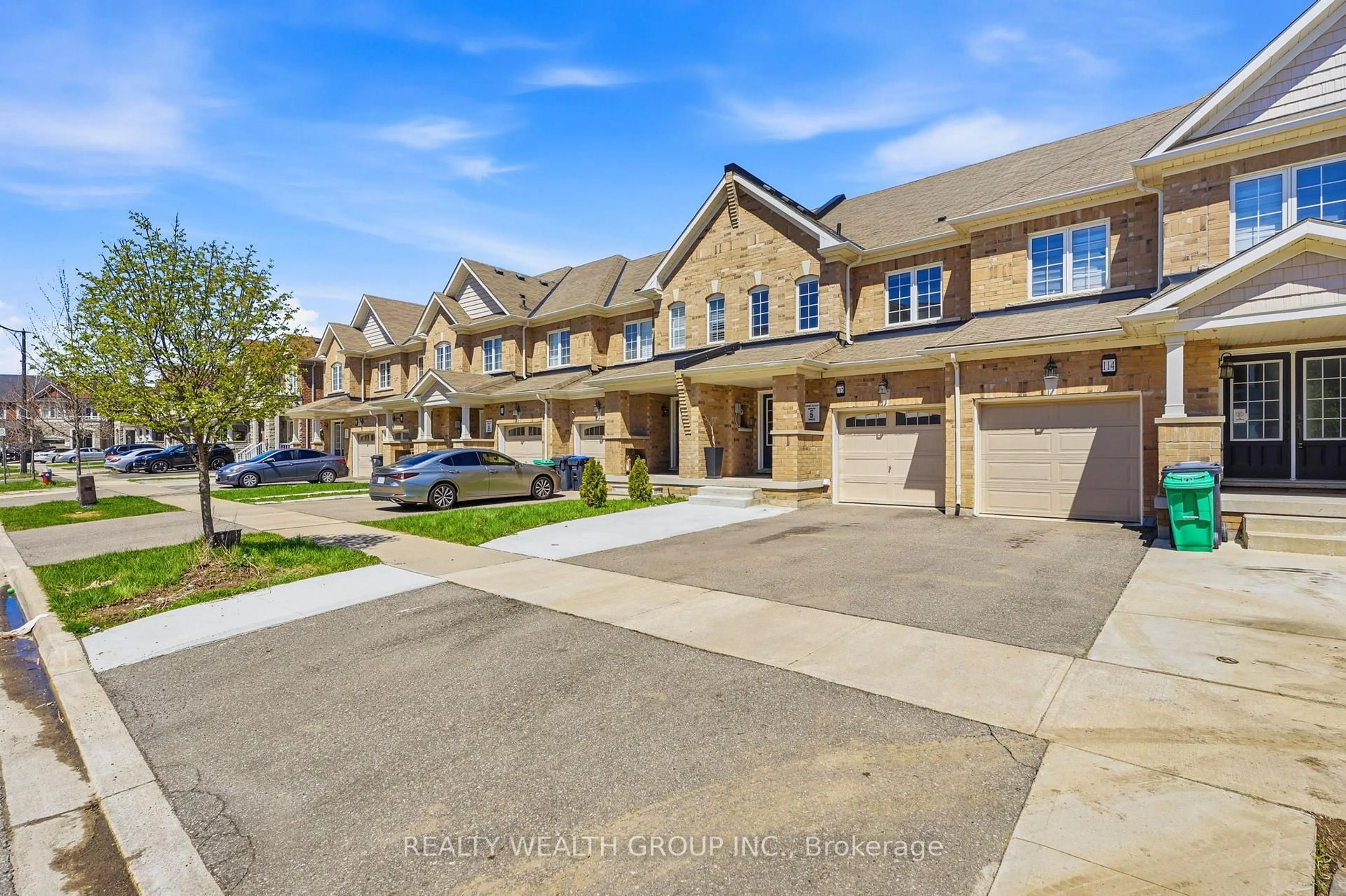 A pic from outside/outdoor area/front of a property/back of a property/a pic from drone, street for 112 Golden Springs Dr, Brampton Ontario L7A 4N7