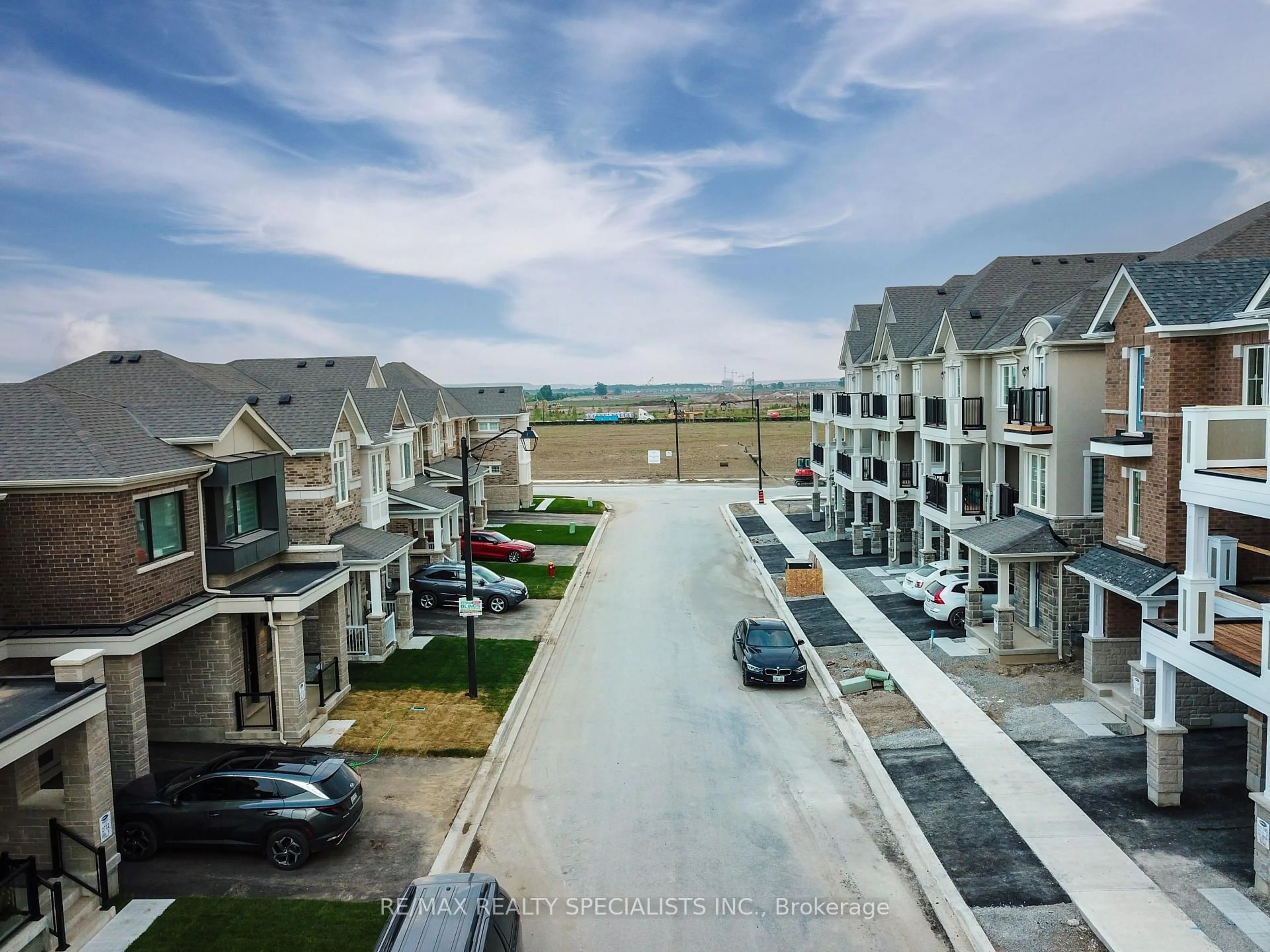 A pic from outside/outdoor area/front of a property/back of a property/a pic from drone, unknown for 1696 DANCE Crt, Milton Ontario L9T 6B8
