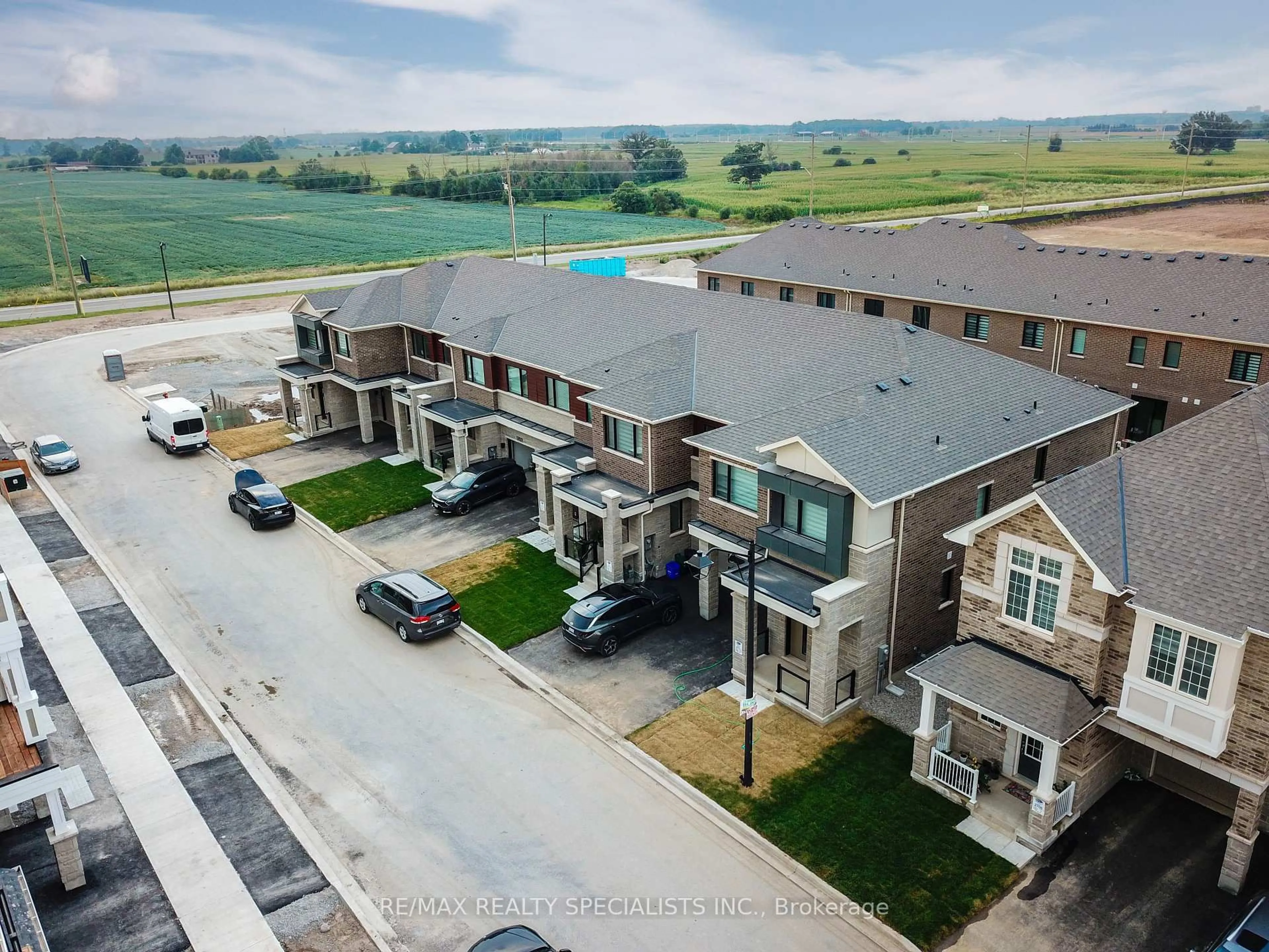 A pic from outside/outdoor area/front of a property/back of a property/a pic from drone, mountain view for 1696 DANCE Crt, Milton Ontario L9T 6B8
