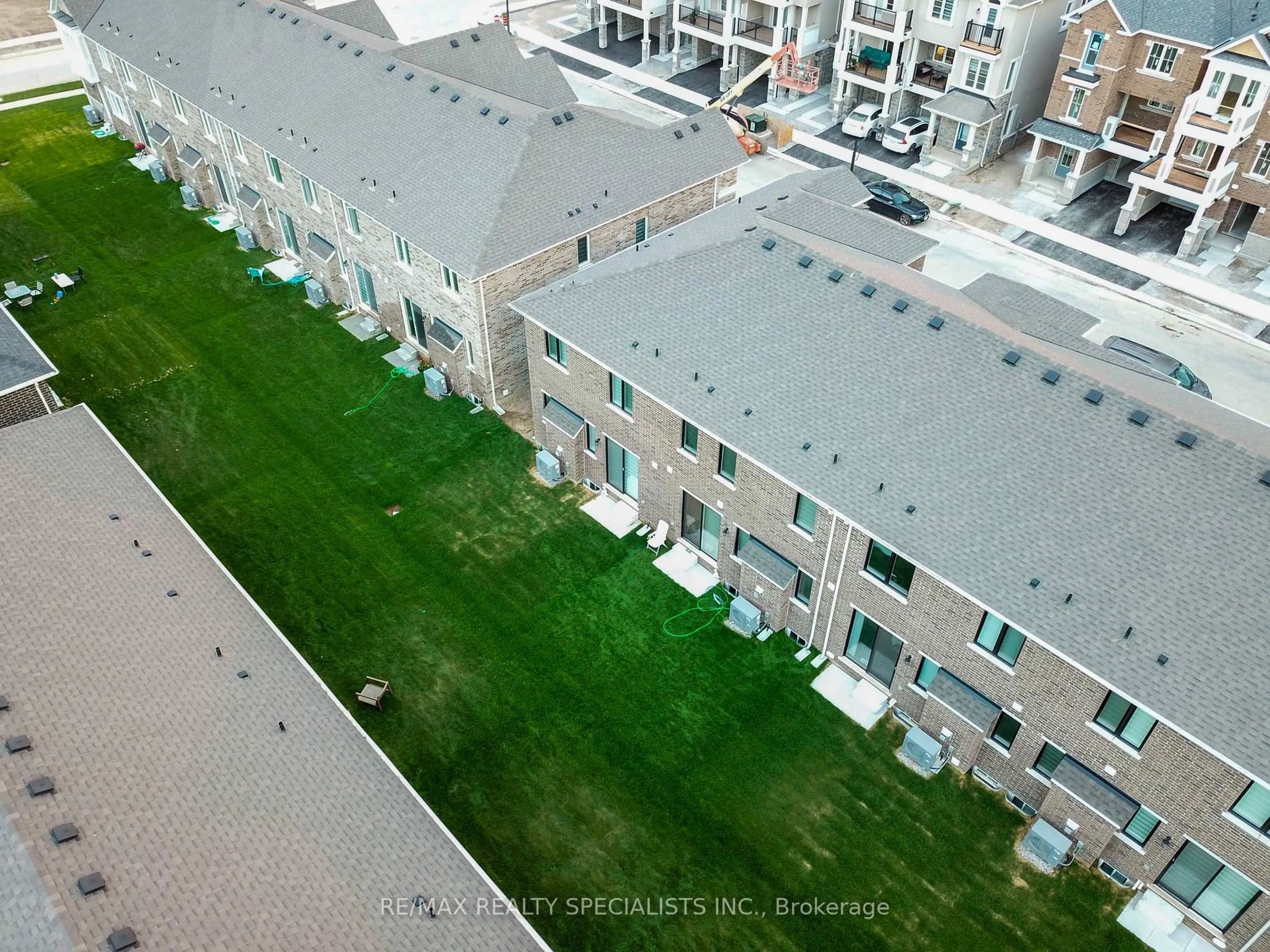 A pic from outside/outdoor area/front of a property/back of a property/a pic from drone, city buildings view from balcony for 1696 DANCE Crt, Milton Ontario L9T 6B8