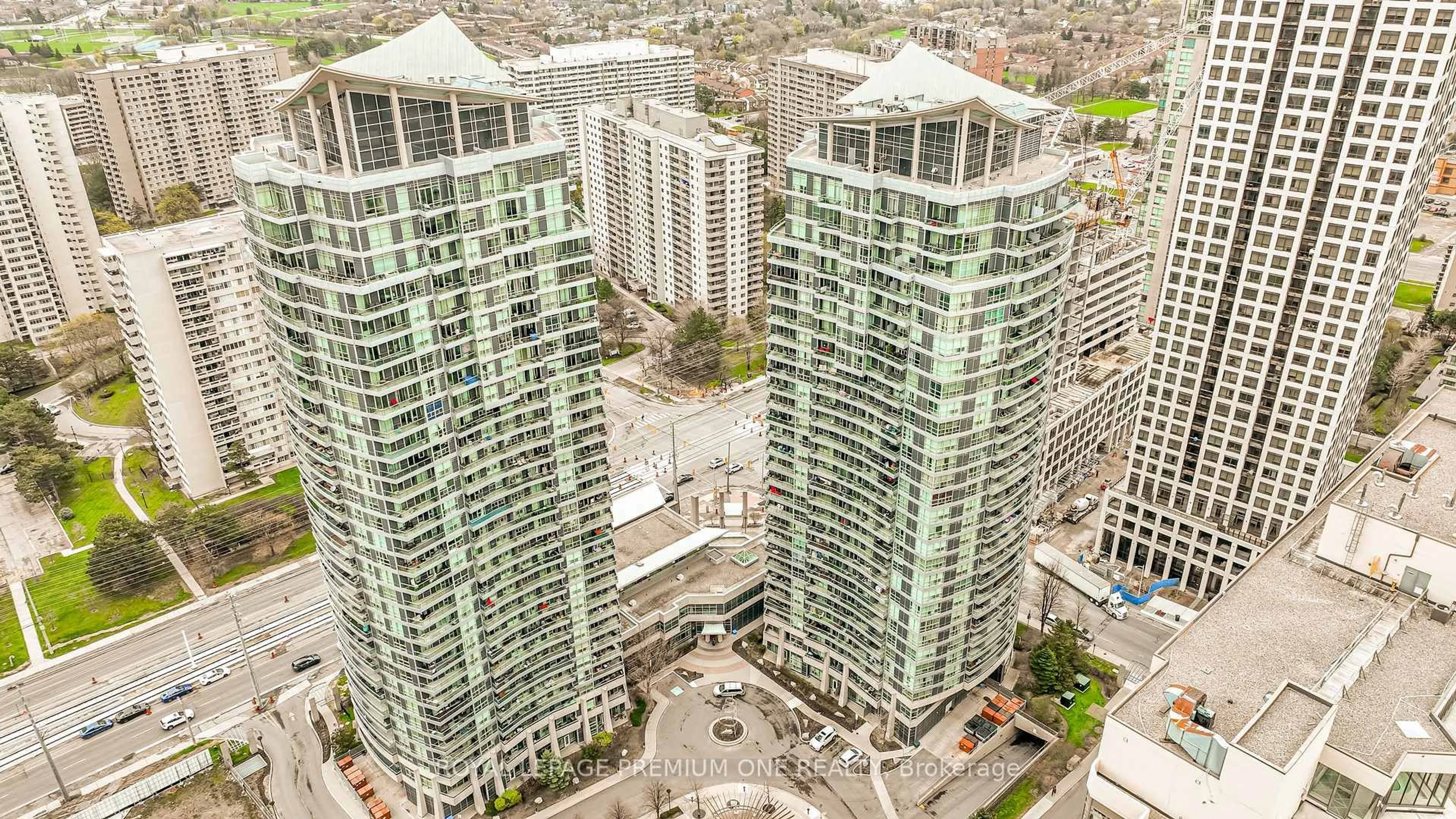 A pic from outside/outdoor area/front of a property/back of a property/a pic from drone, city buildings view from balcony for 33 Elm Dr #303, Mississauga Ontario L5B 4M2