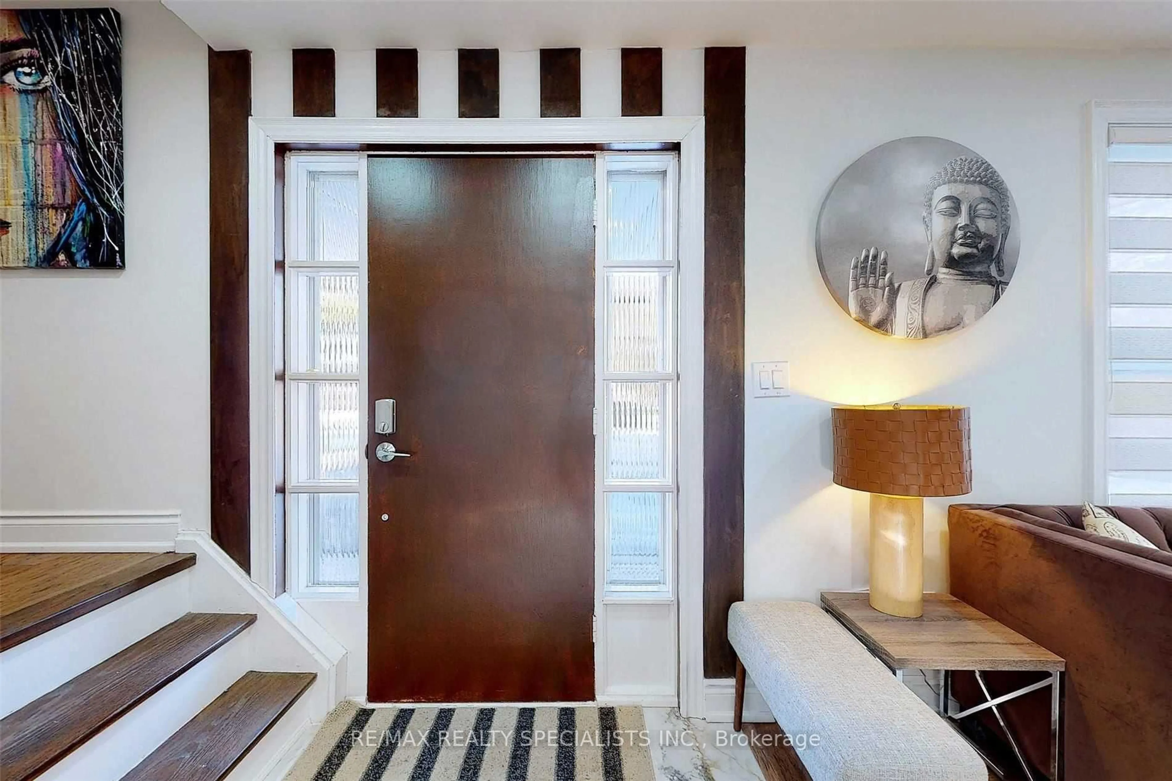 Indoor entryway for 5 Norval Cres, Brampton Ontario L6W 1J1