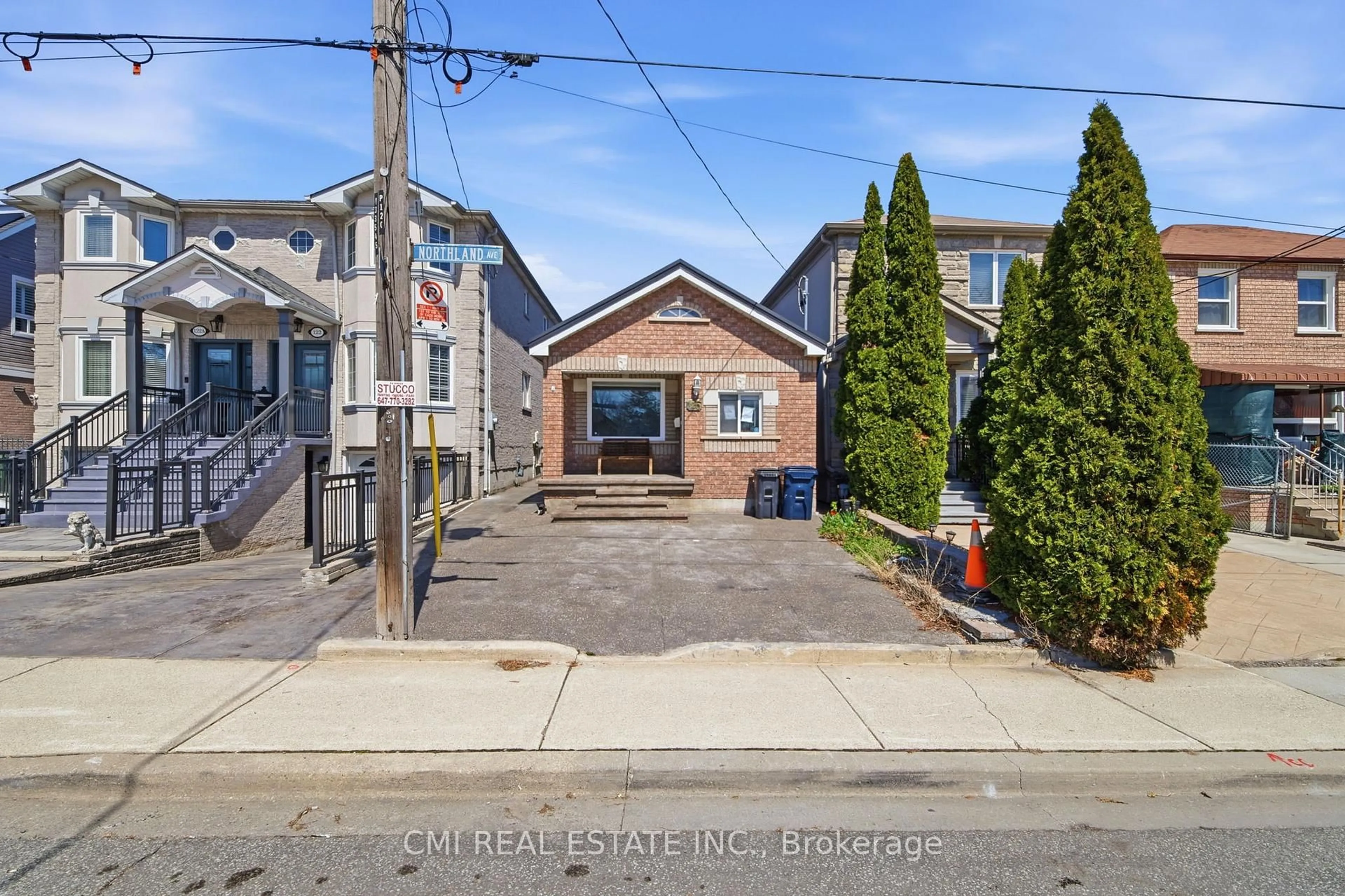 A pic from outside/outdoor area/front of a property/back of a property/a pic from drone, street for 120 Northland Ave, Toronto Ontario M6N 2E2