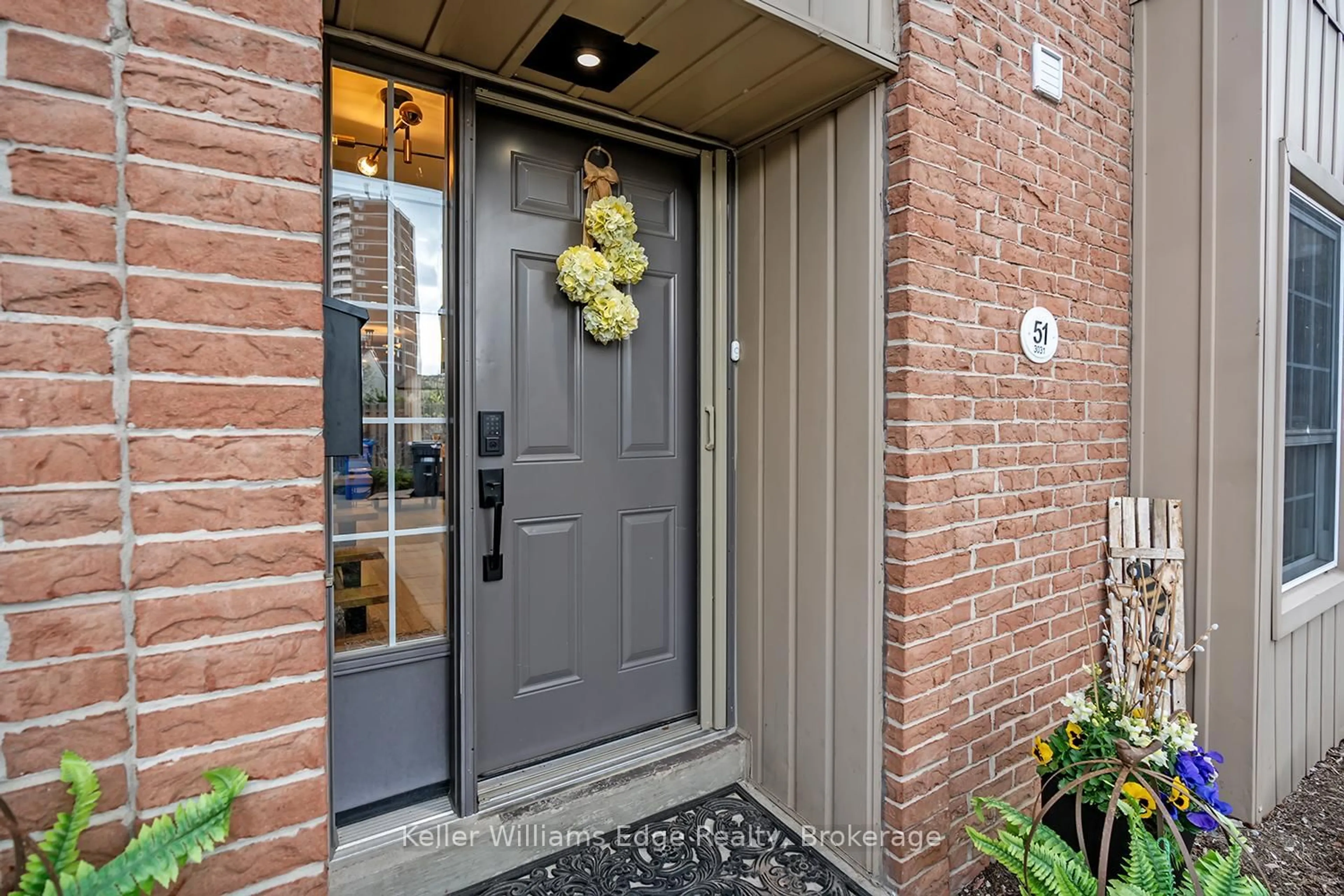 Indoor entryway for 3031 Glencrest Rd #51, Burlington Ontario L7N 3K1