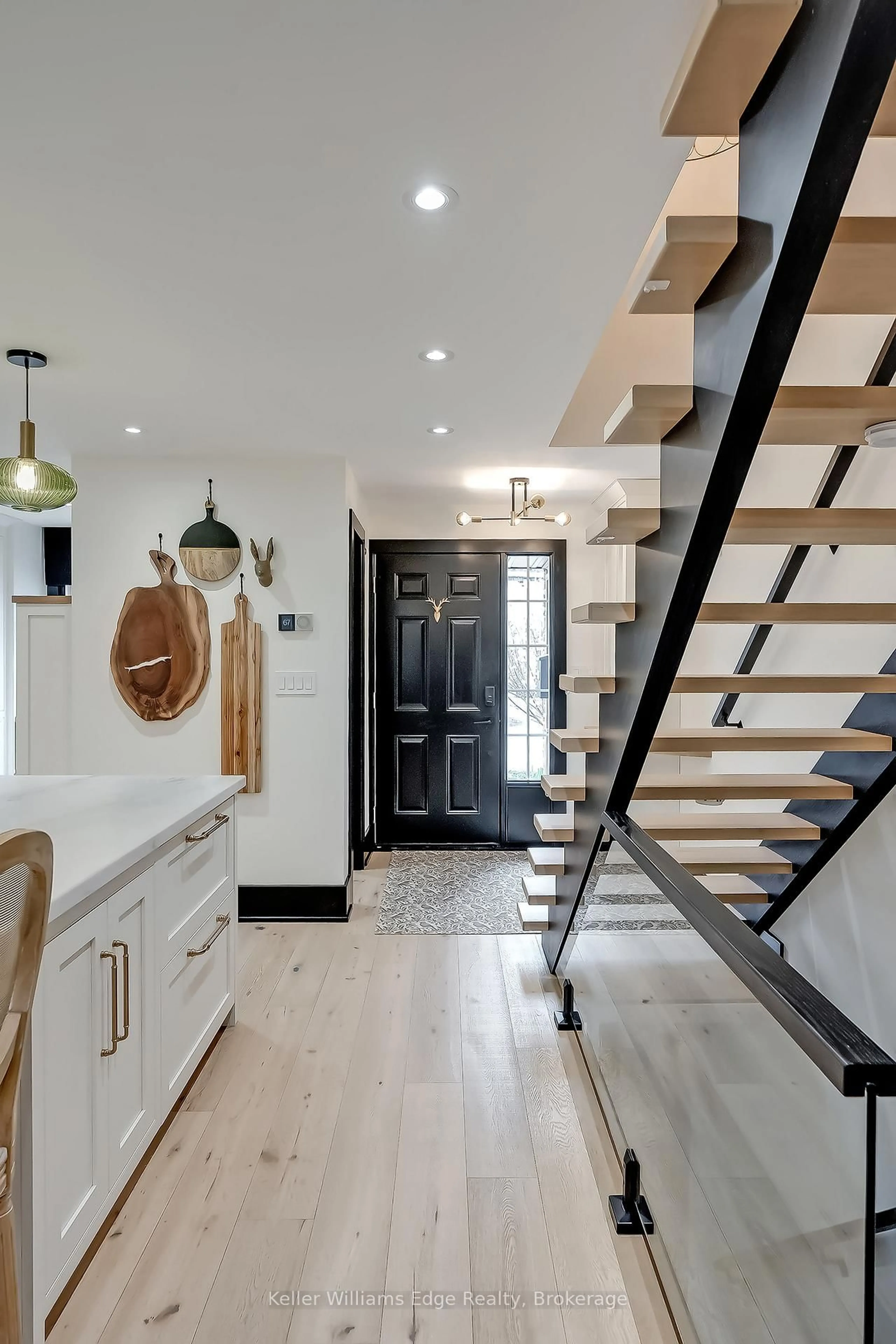 Indoor entryway for 3031 Glencrest Rd #51, Burlington Ontario L7N 3K1