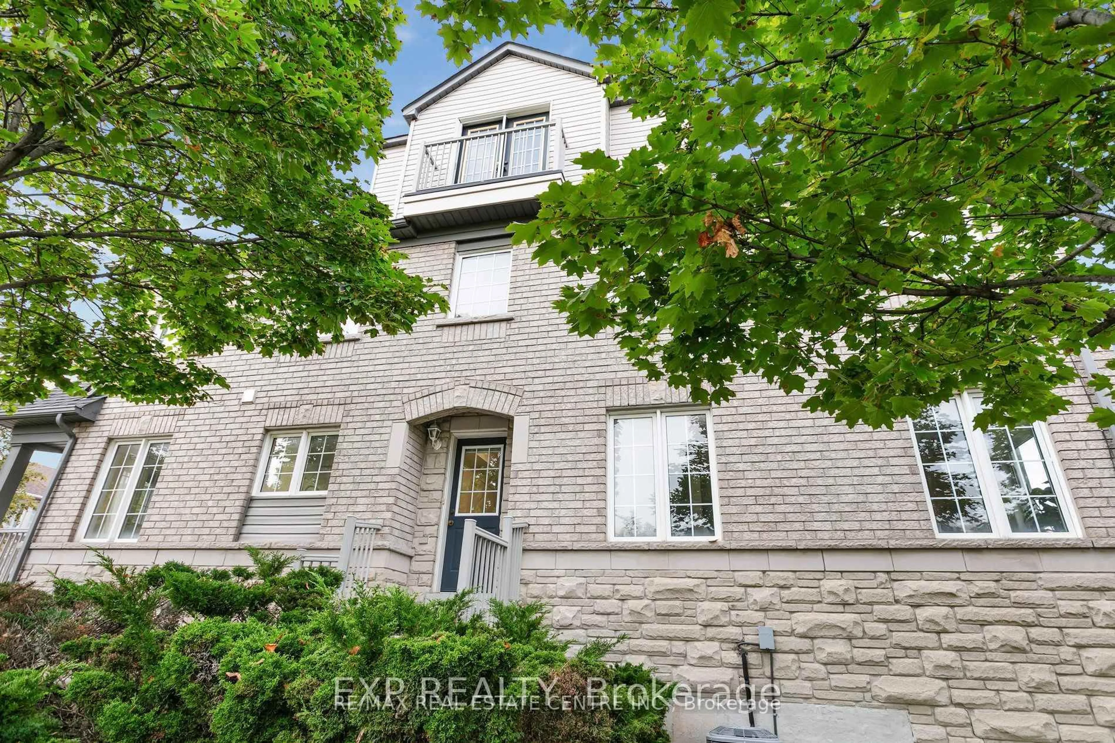 Home with brick exterior material, street for 5260 Mcfarren Blvd #111, Mississauga Ontario L5M 7J5