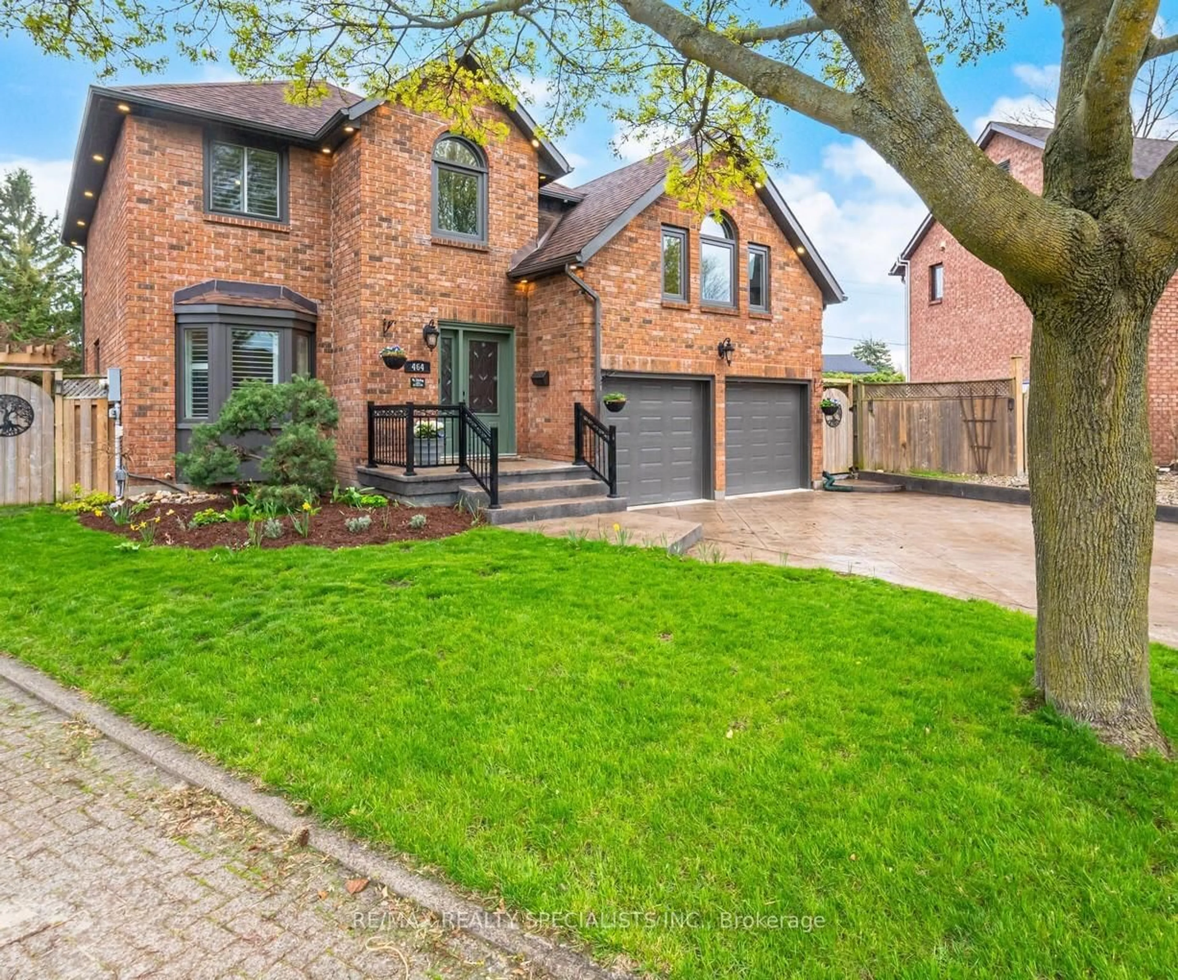 Home with brick exterior material, street for 464 Delaney Crt, Burlington Ontario L7L 5T6
