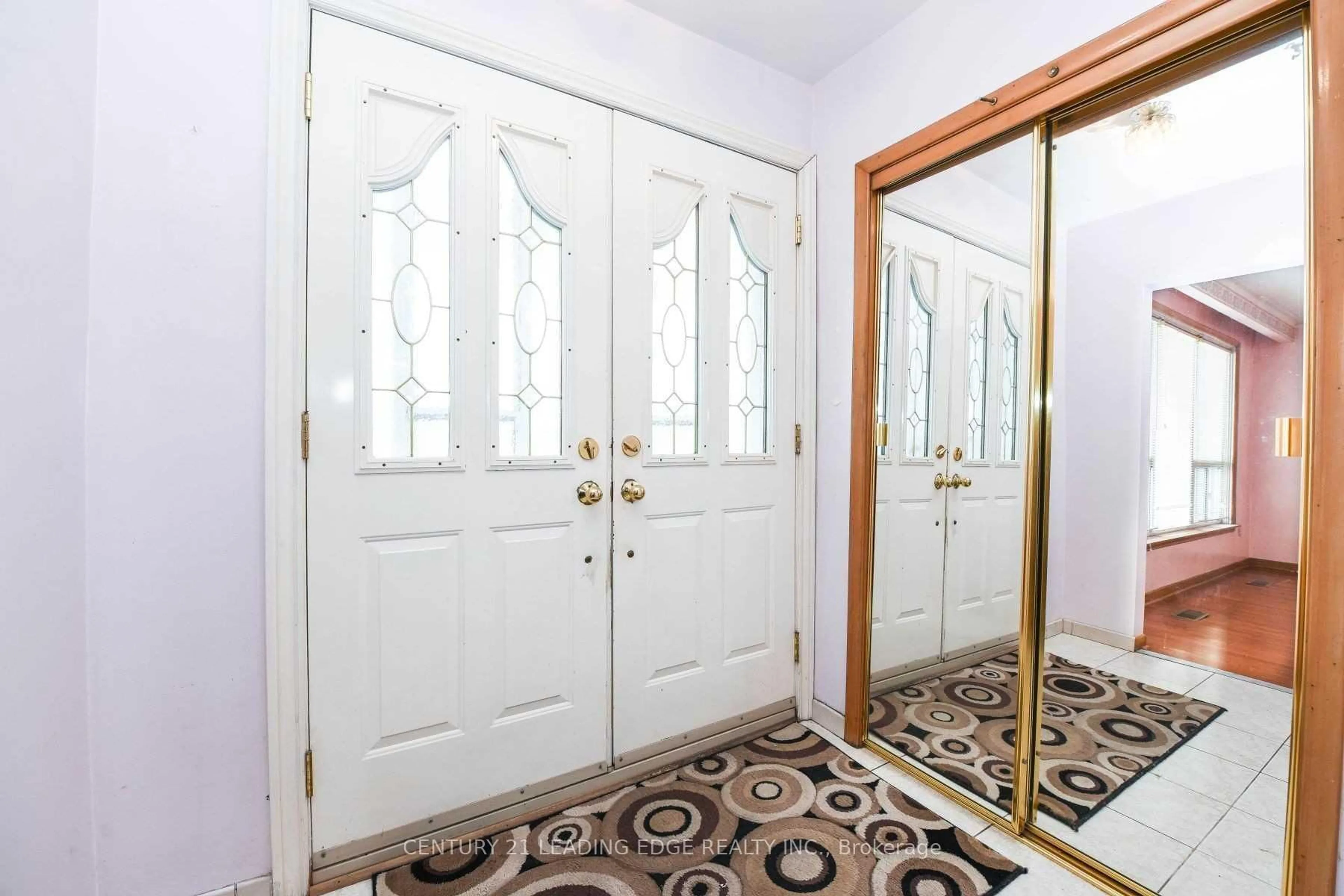 Indoor entryway for 3717 Morning Star Dr, Mississauga Ontario L4T 1Y6