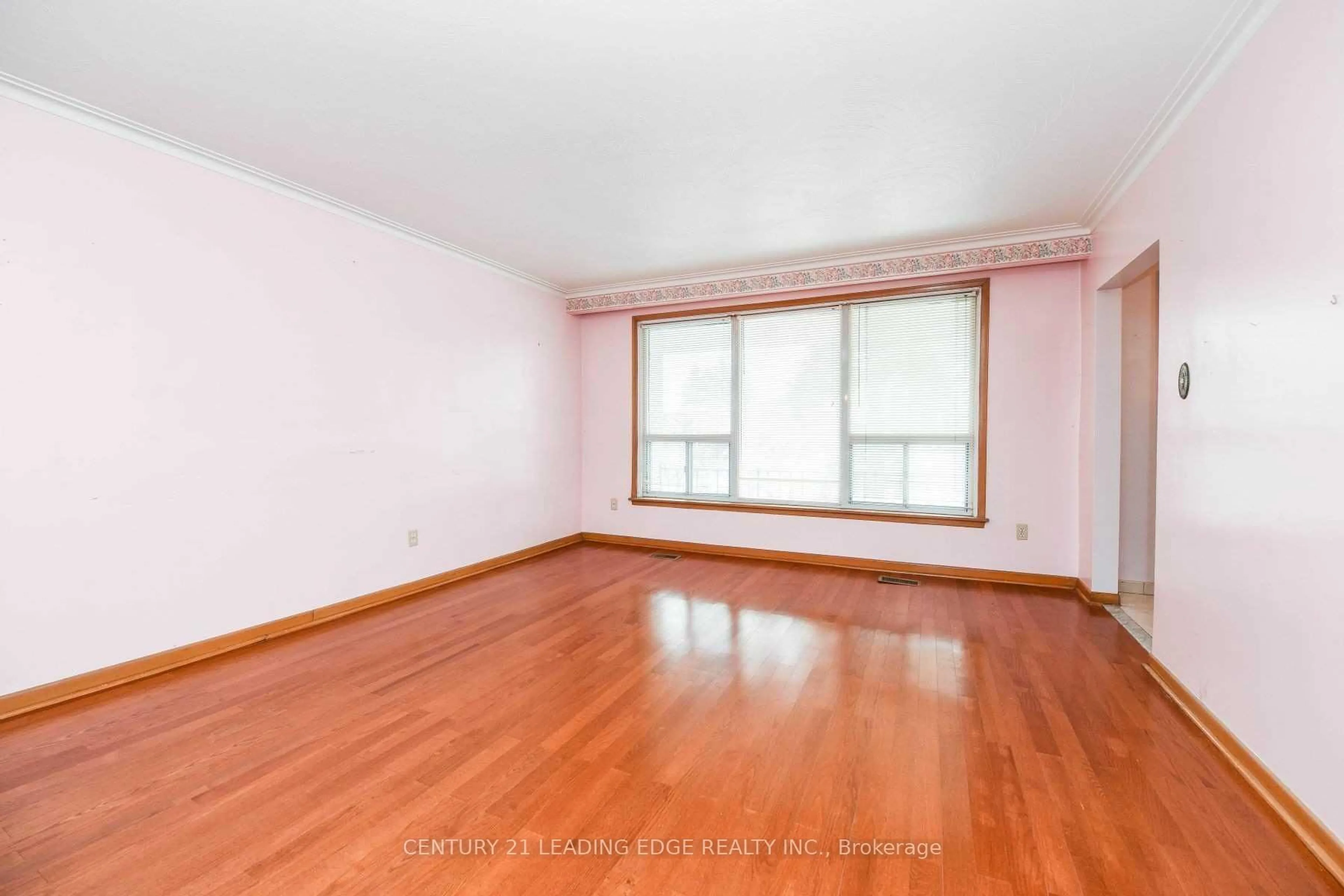 A pic of a room for 3717 Morning Star Dr, Mississauga Ontario L4T 1Y6