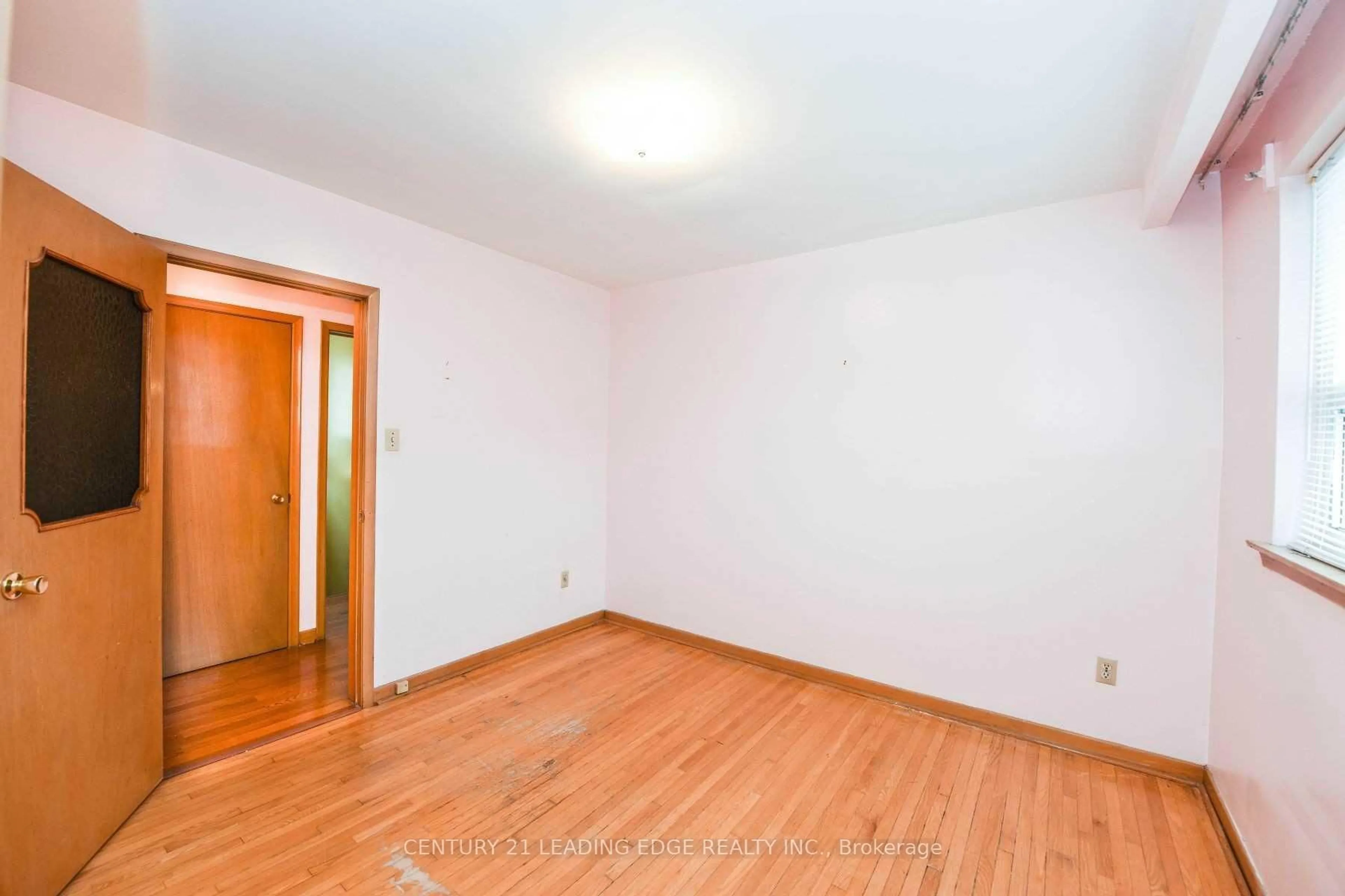 A pic of a room for 3717 Morning Star Dr, Mississauga Ontario L4T 1Y6