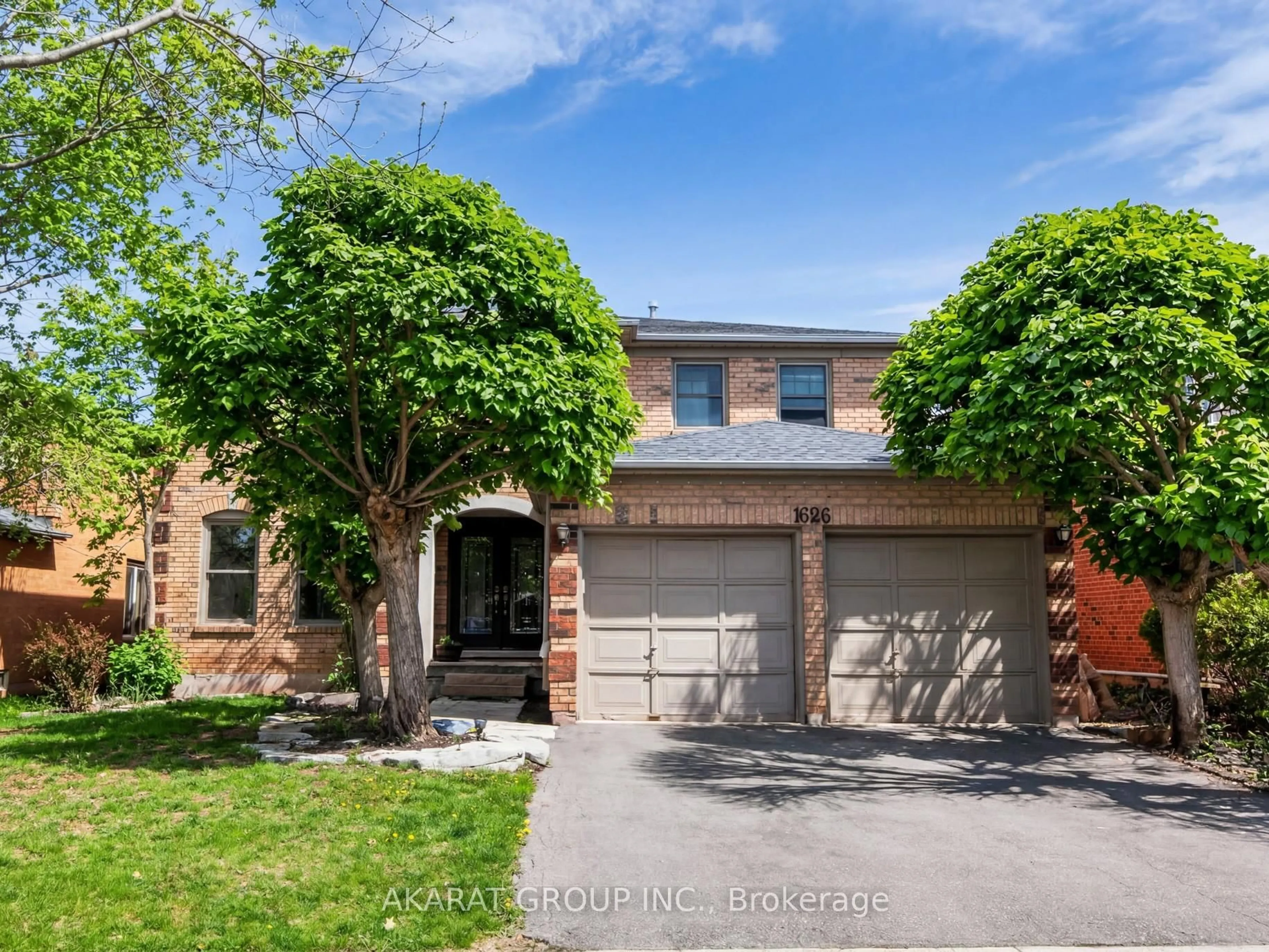 Home with brick exterior material, street for 1626 Heritage Way, Oakville Ontario L6M 2Z4