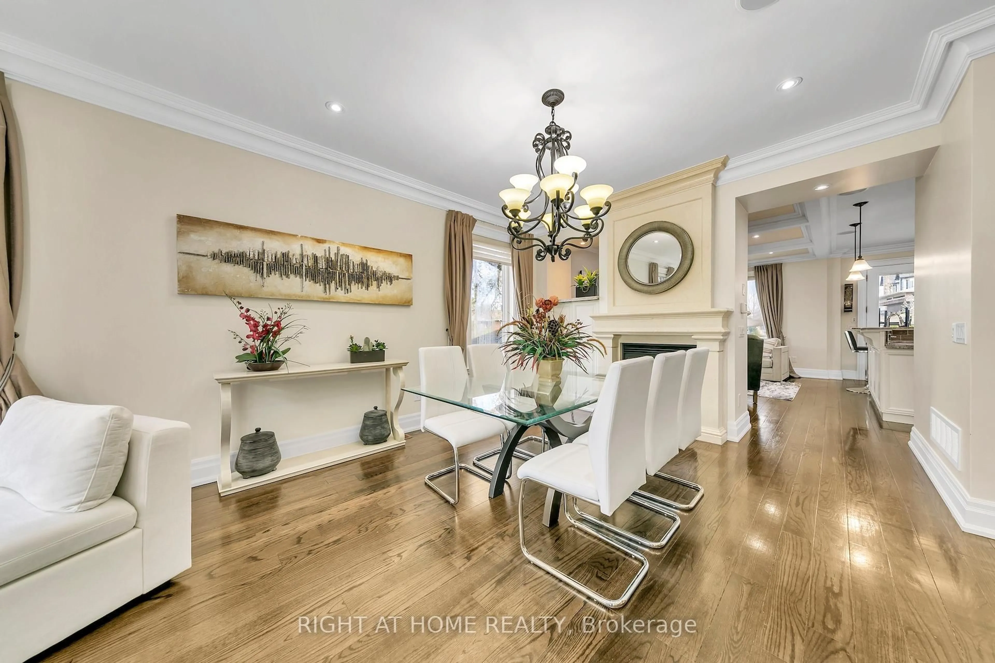 Dining room, wood/laminate floor for 204 Maple Leaf Dr, Toronto Ontario M6L 1P1