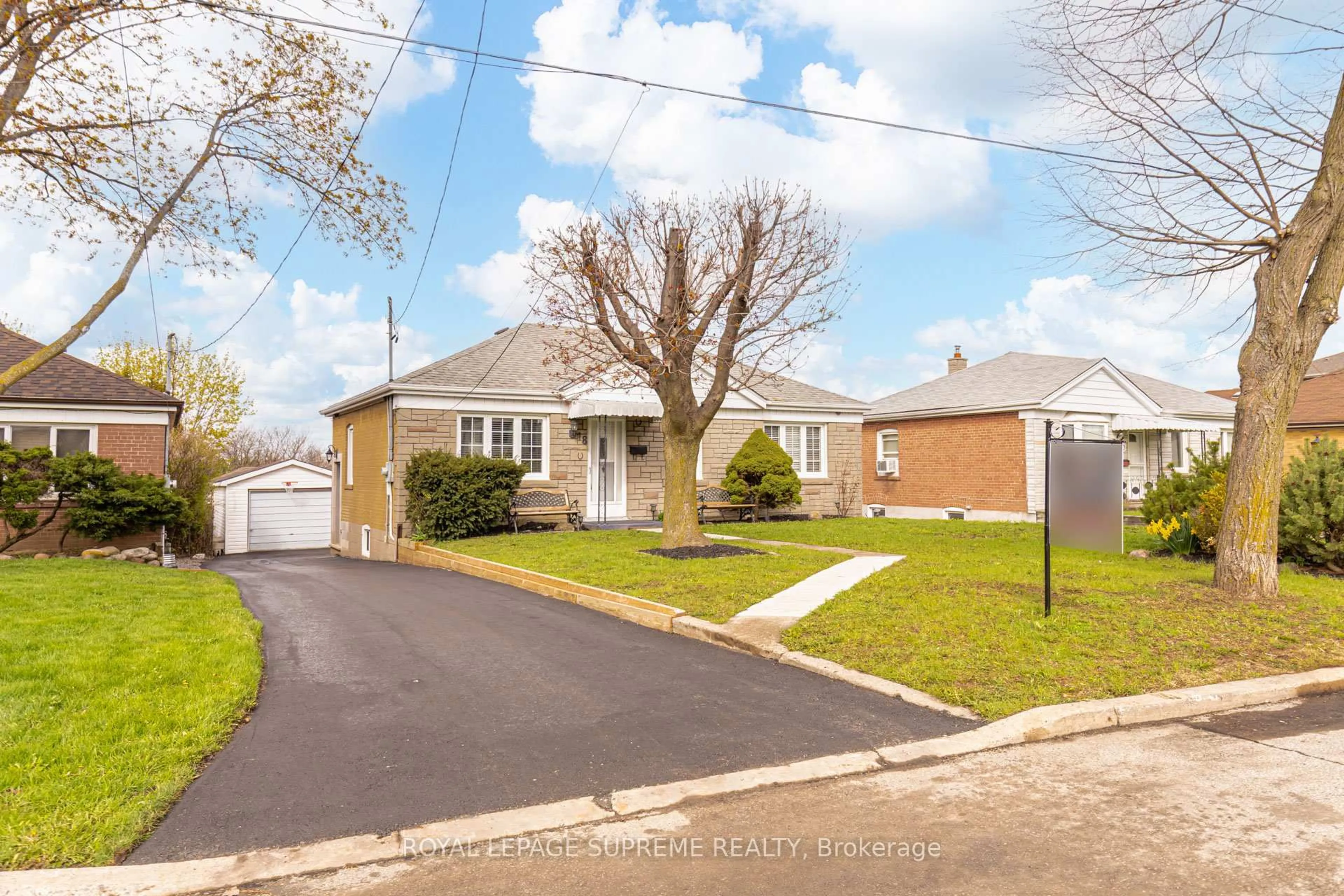 Unknown for 18 Fairweather Rd, Toronto Ontario M6M 4C7