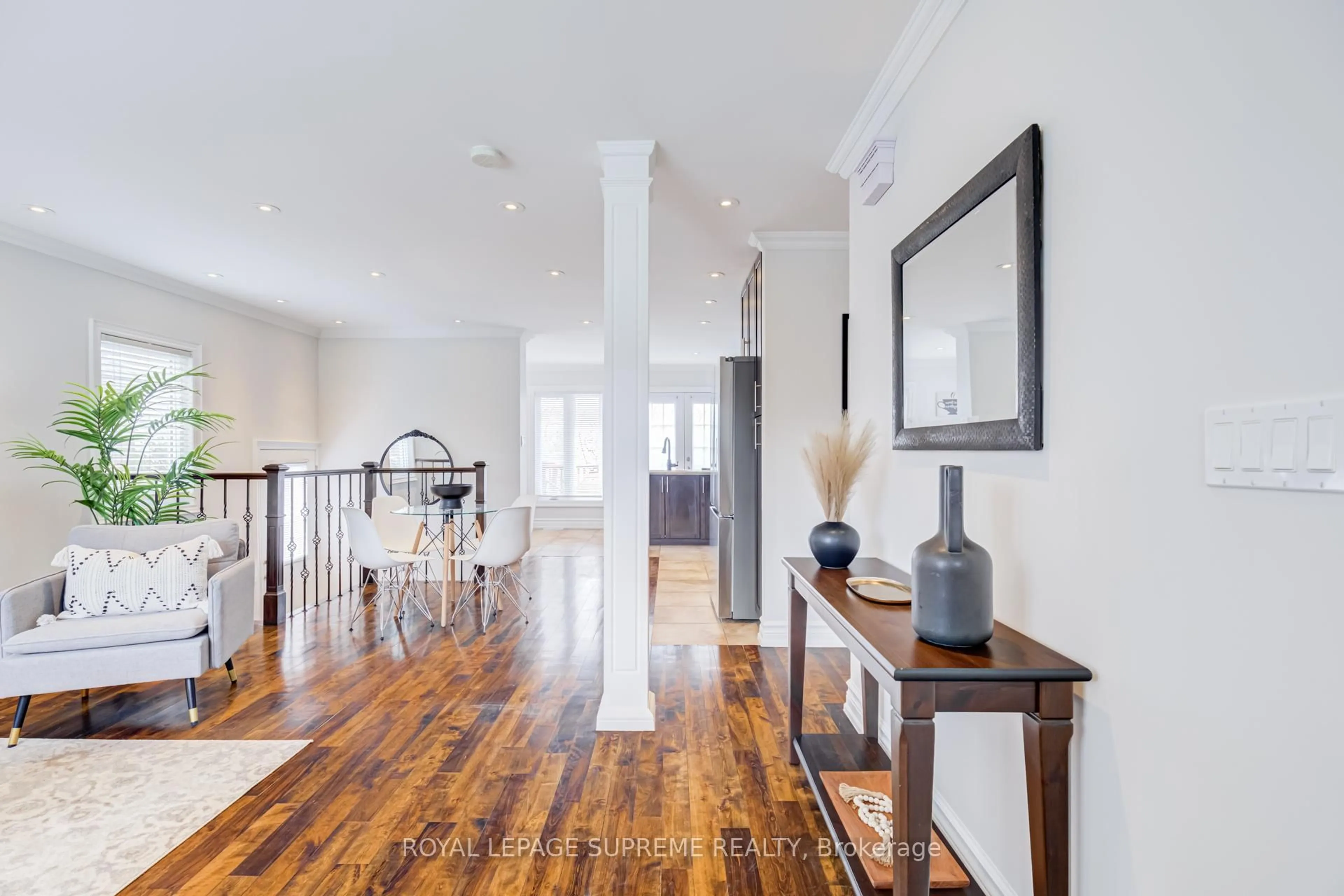 Indoor foyer for 18 Fairweather Rd, Toronto Ontario M6M 4C7
