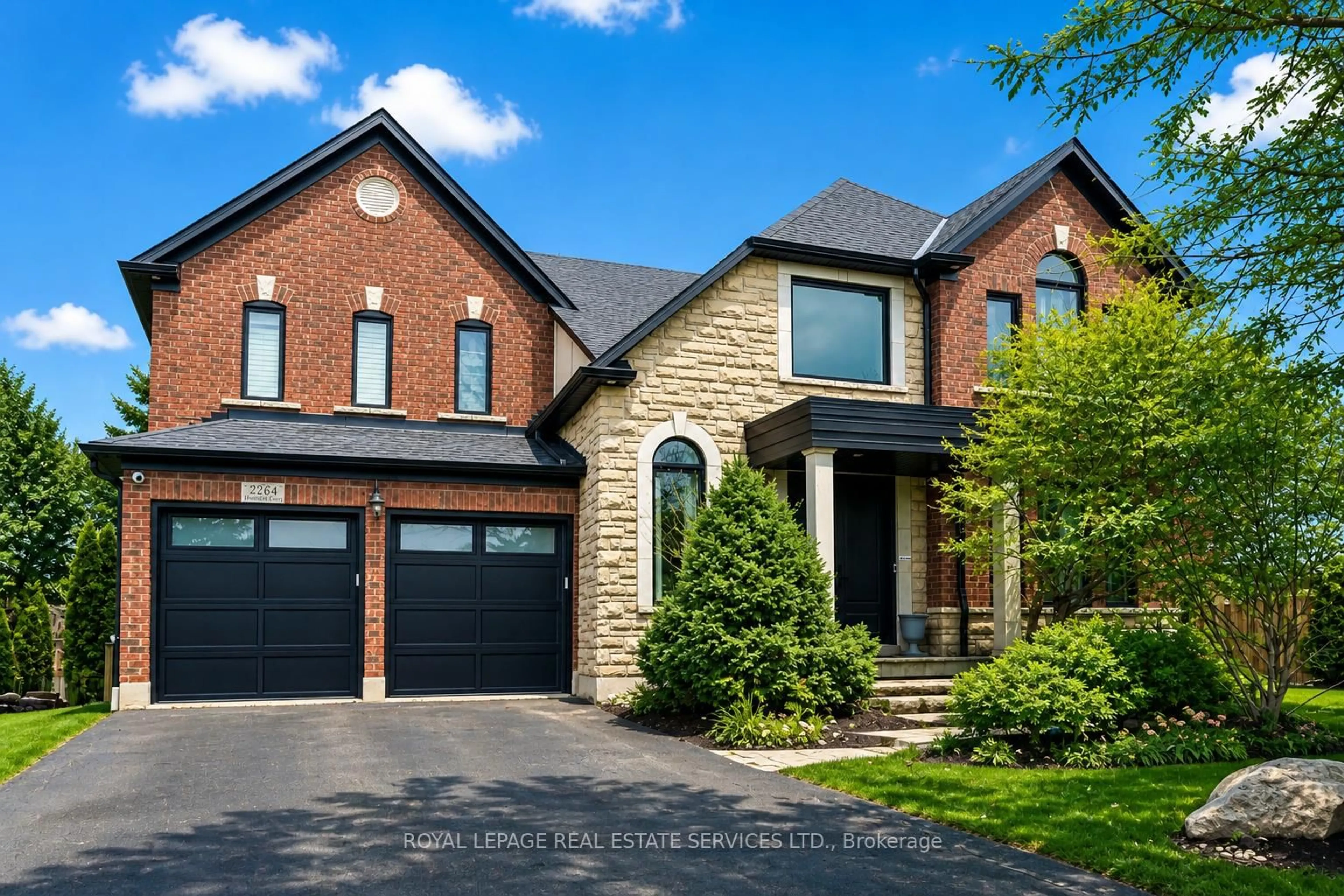 Home with brick exterior material, street for 2264 Woodbriar Crt, Oakville Ontario L6M 4Z4