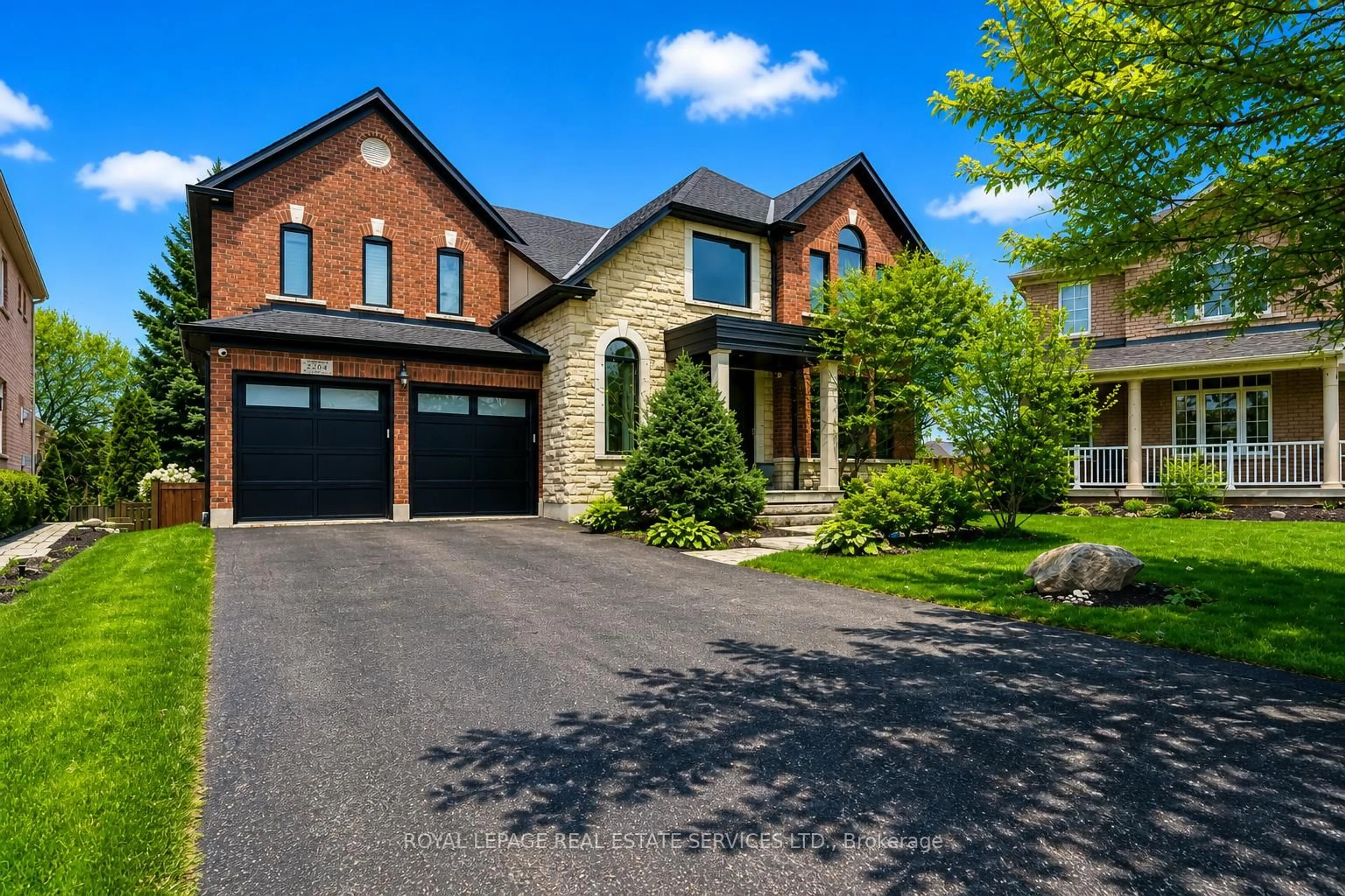 Home with brick exterior material, street for 2264 Woodbriar Crt, Oakville Ontario L6M 4Z4